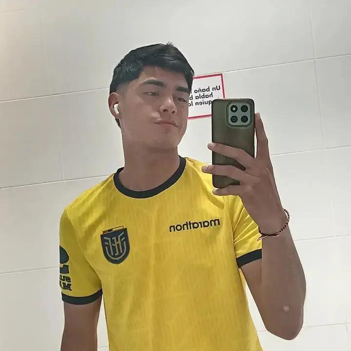 @Darwin Llanos🇪🇨