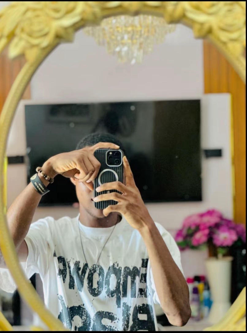 @Î F Ê.💰🚀✨️