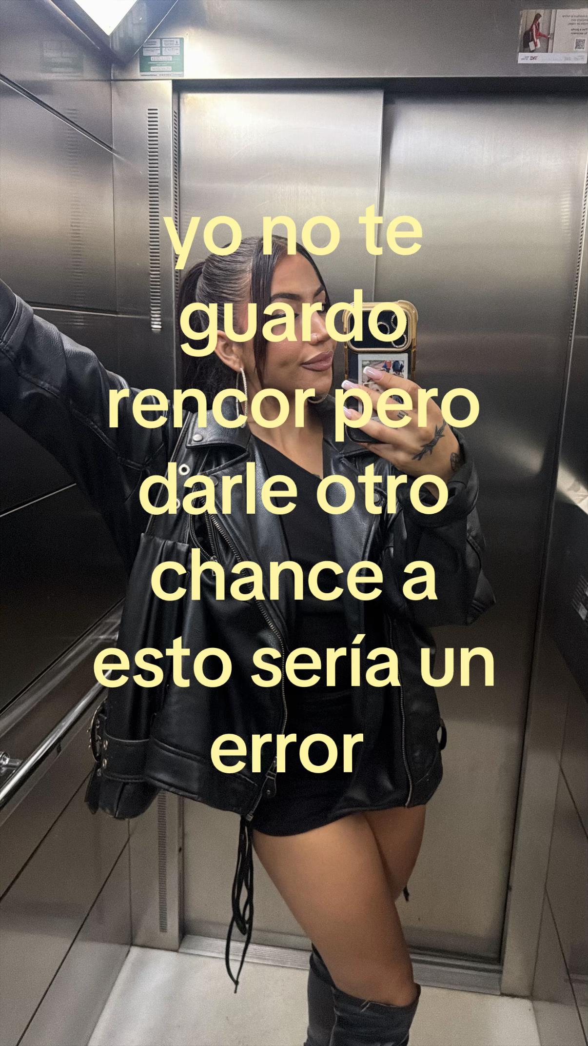 @d3lusi0n4l__