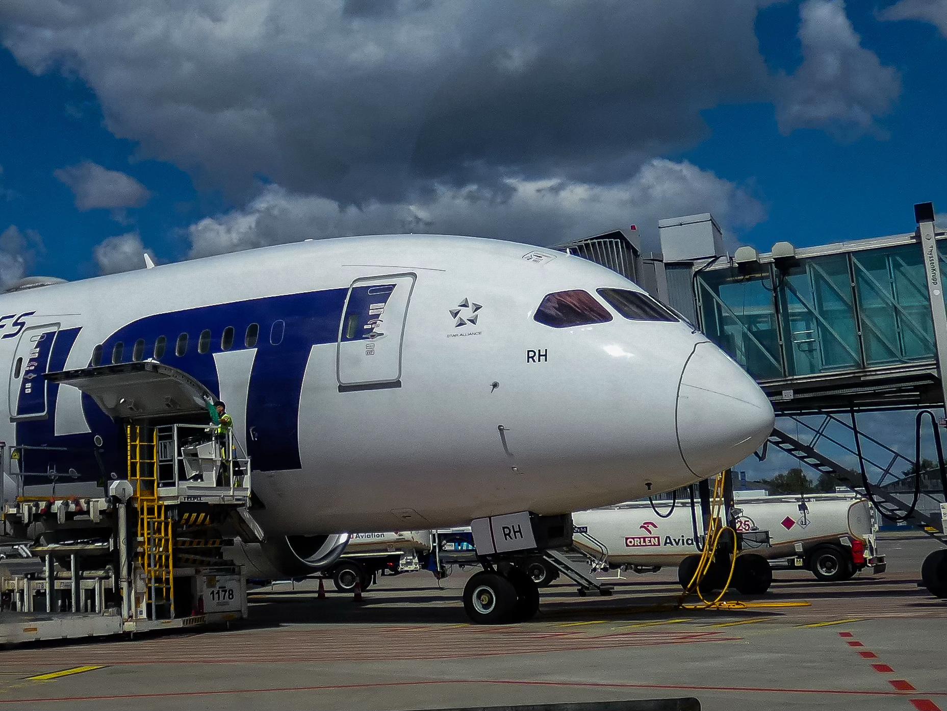 @𝓝𝓪𝓭𝓲a✈️👩🏽&zwj;✈️🇵🇱