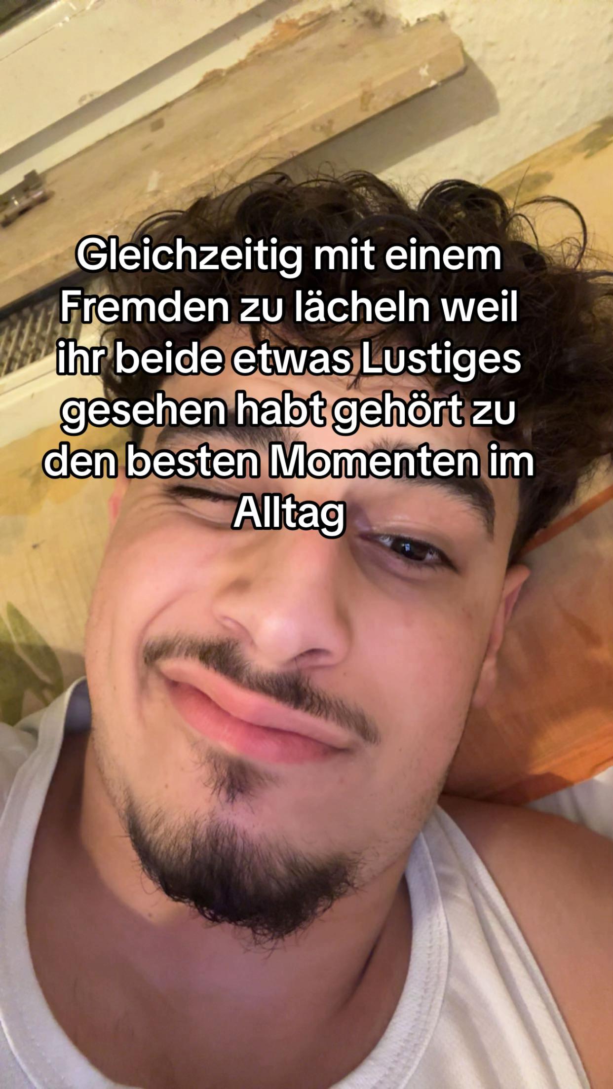 @(MO)