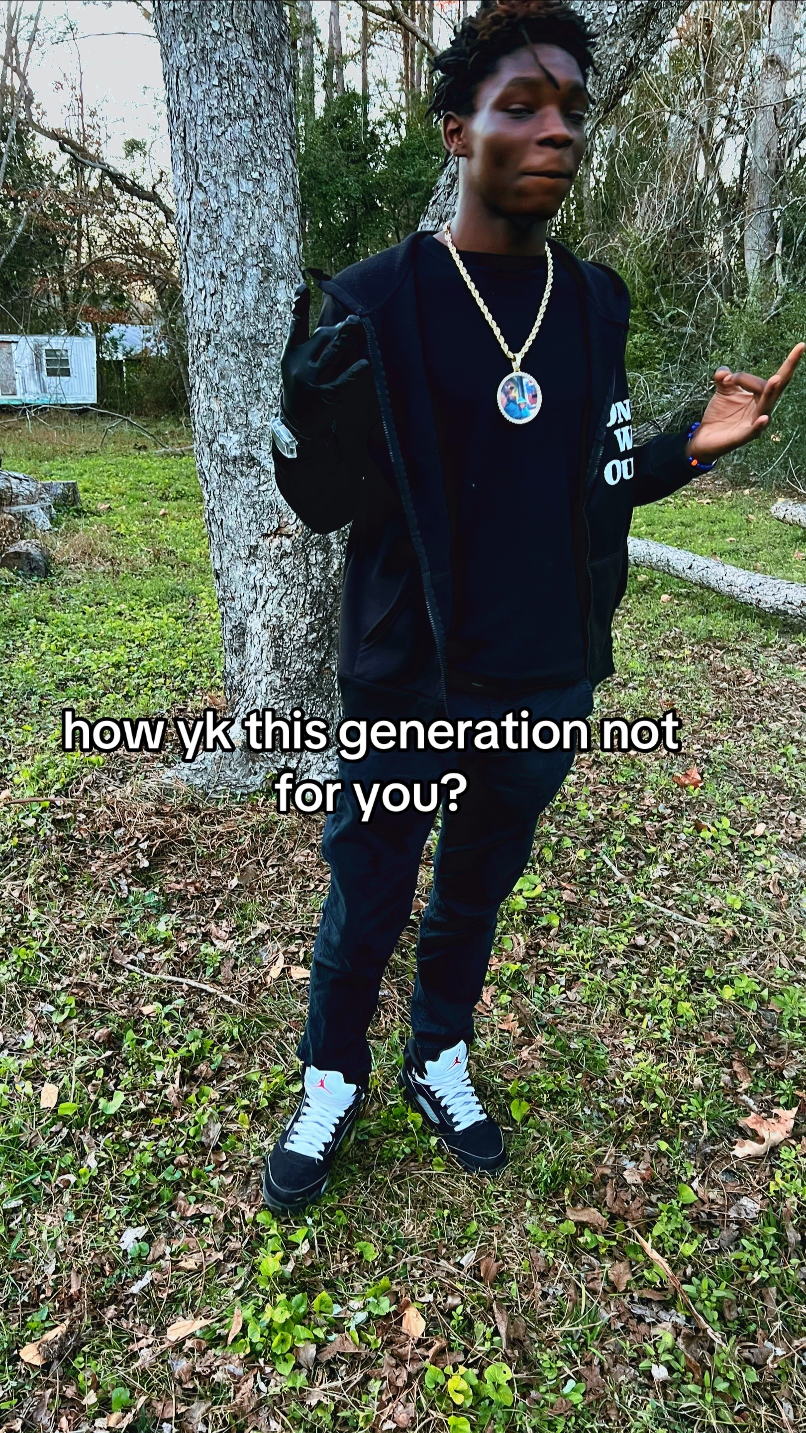 @⃟