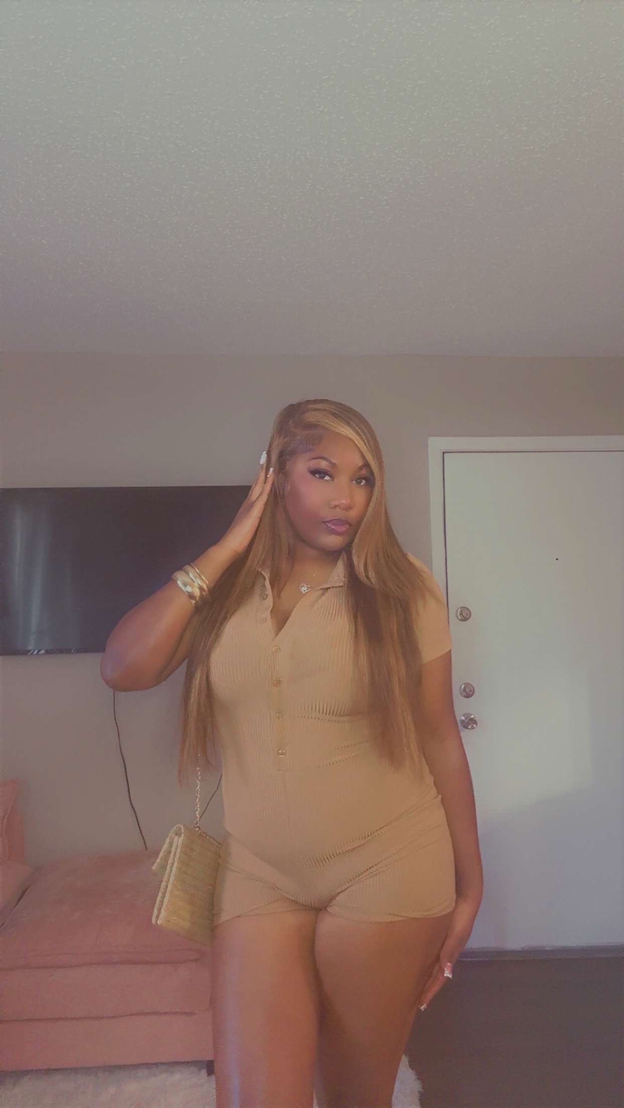 @nicoleee_