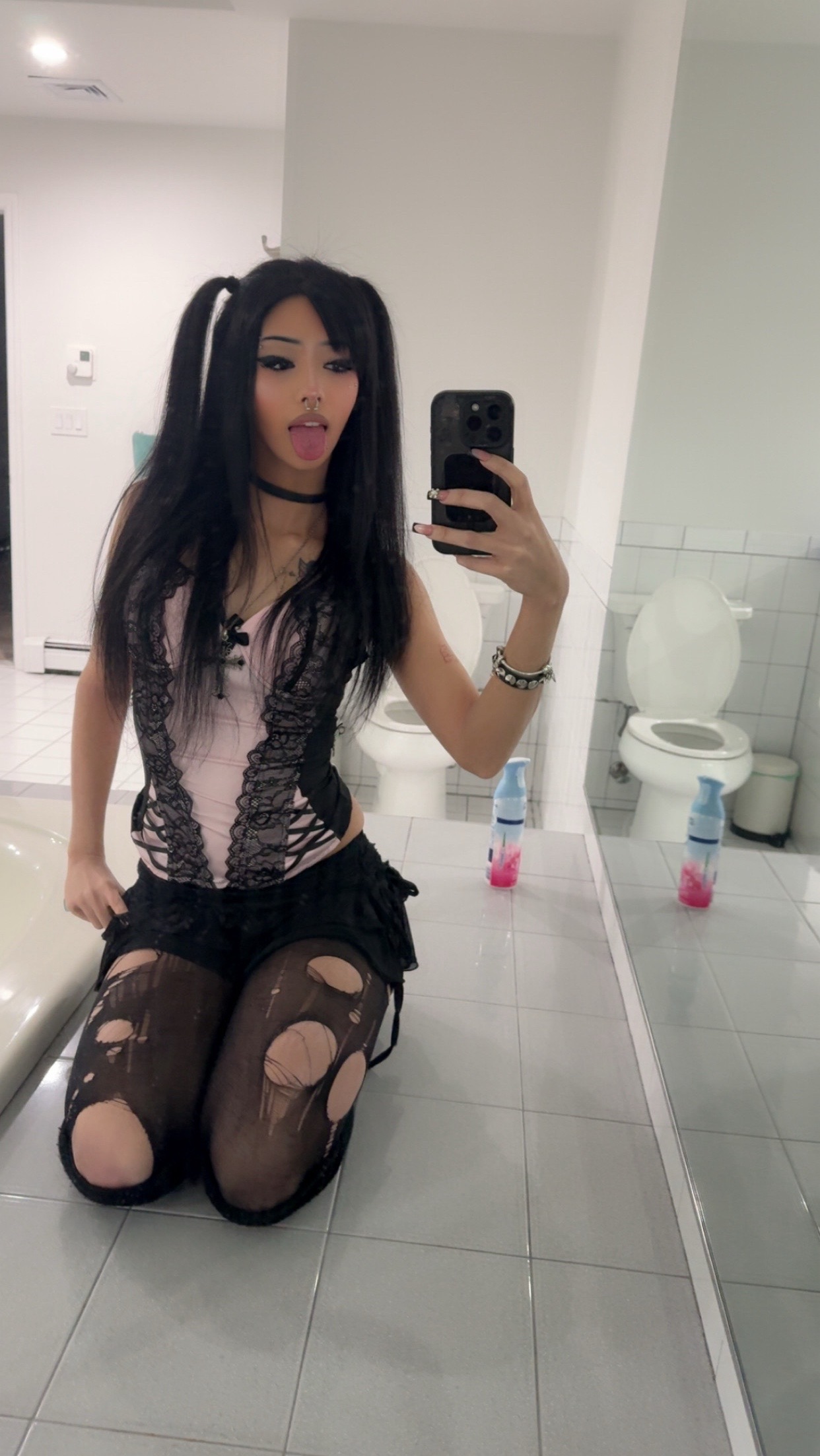@evilyves_