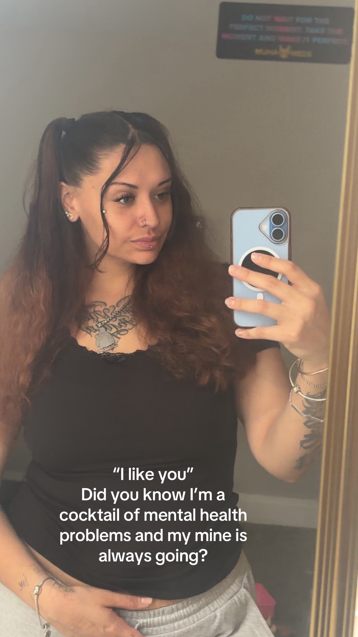 @Moni🪐🥀
