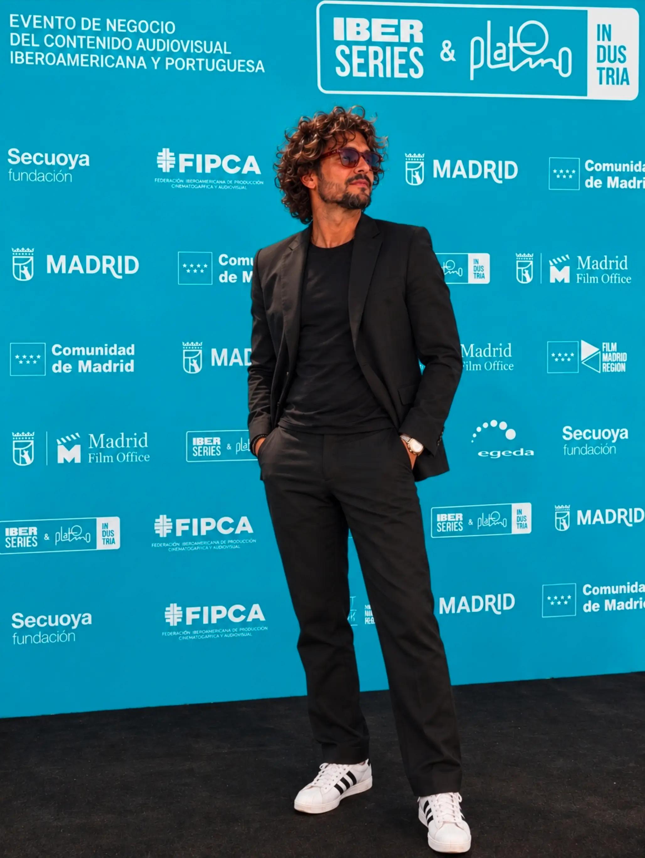 @Mario Bazán