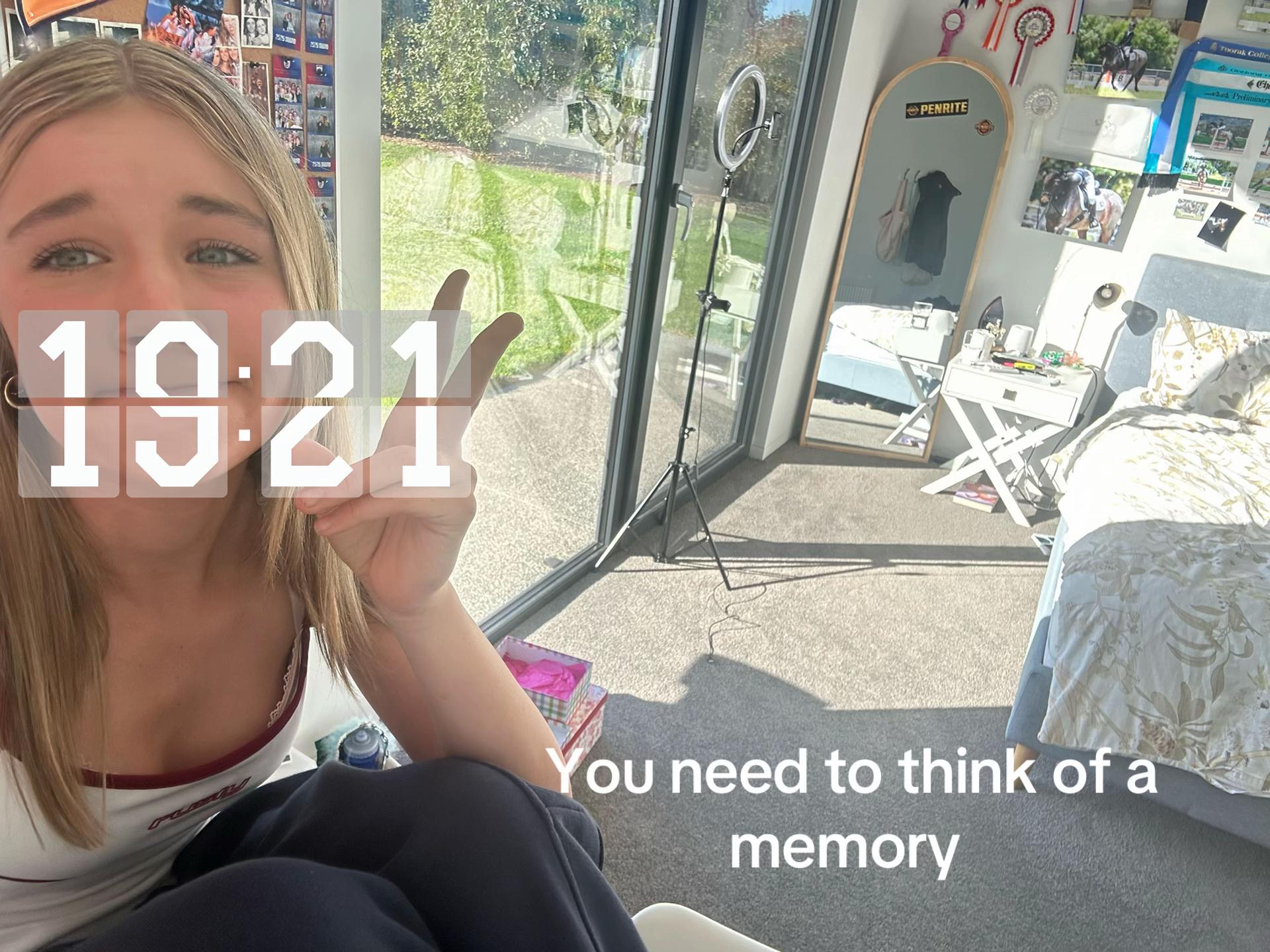 @Hayley_main
