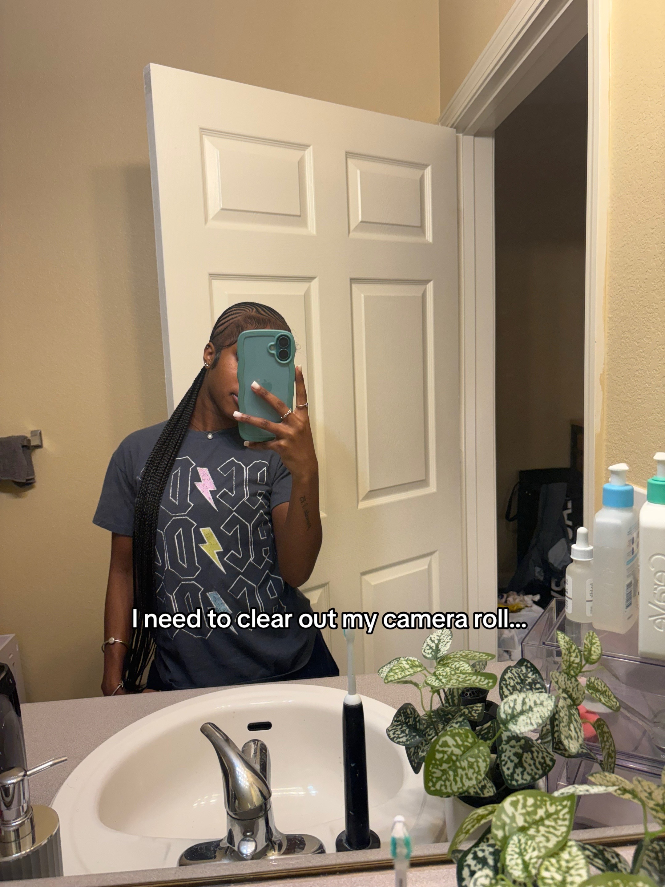 @￼