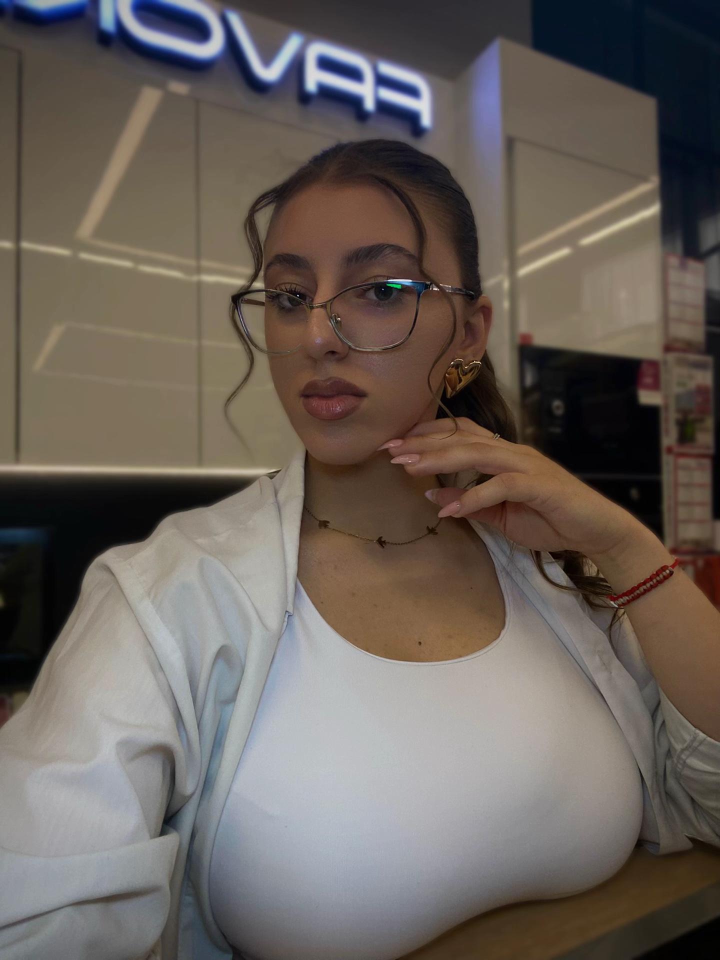 @𝐃𝐈𝐎𝐍𝐀 𝐇𝐀𝐉𝐑𝐈𝐙𝐈