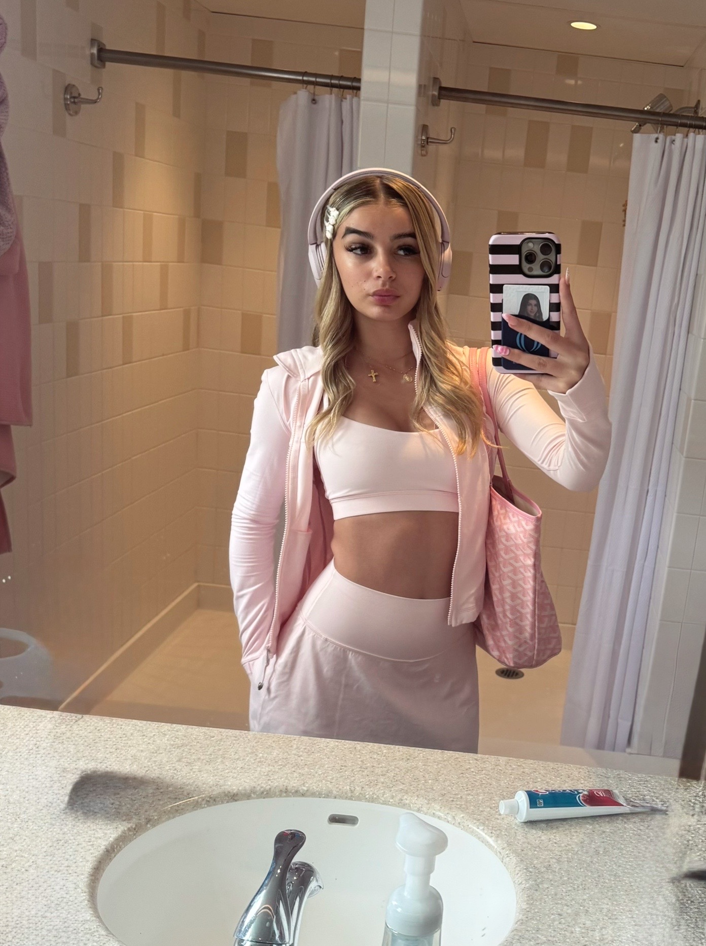 @leiladivisconti