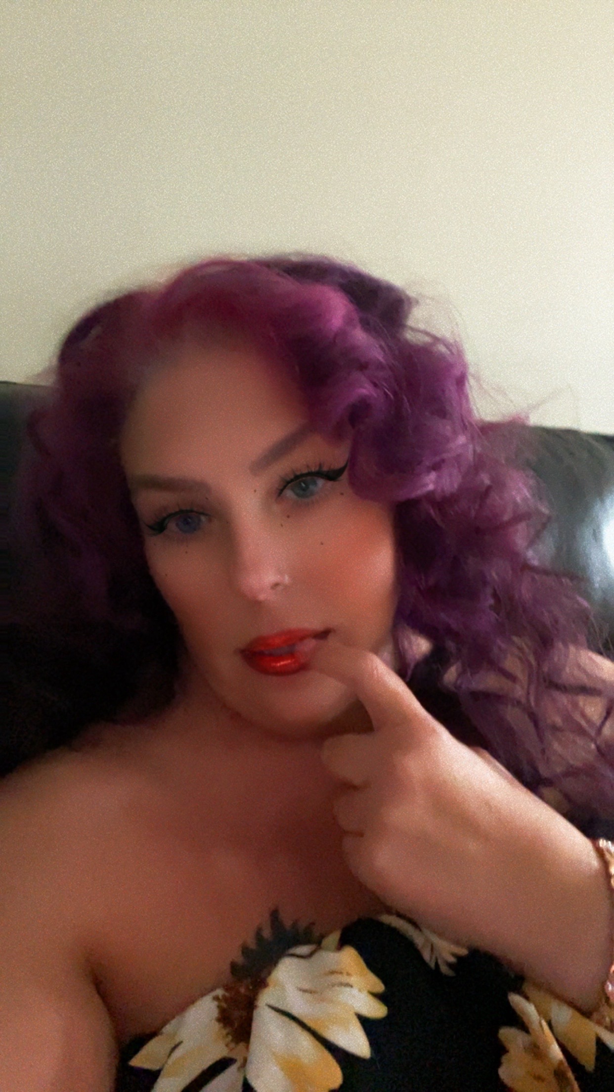 @overwhelmed_lady