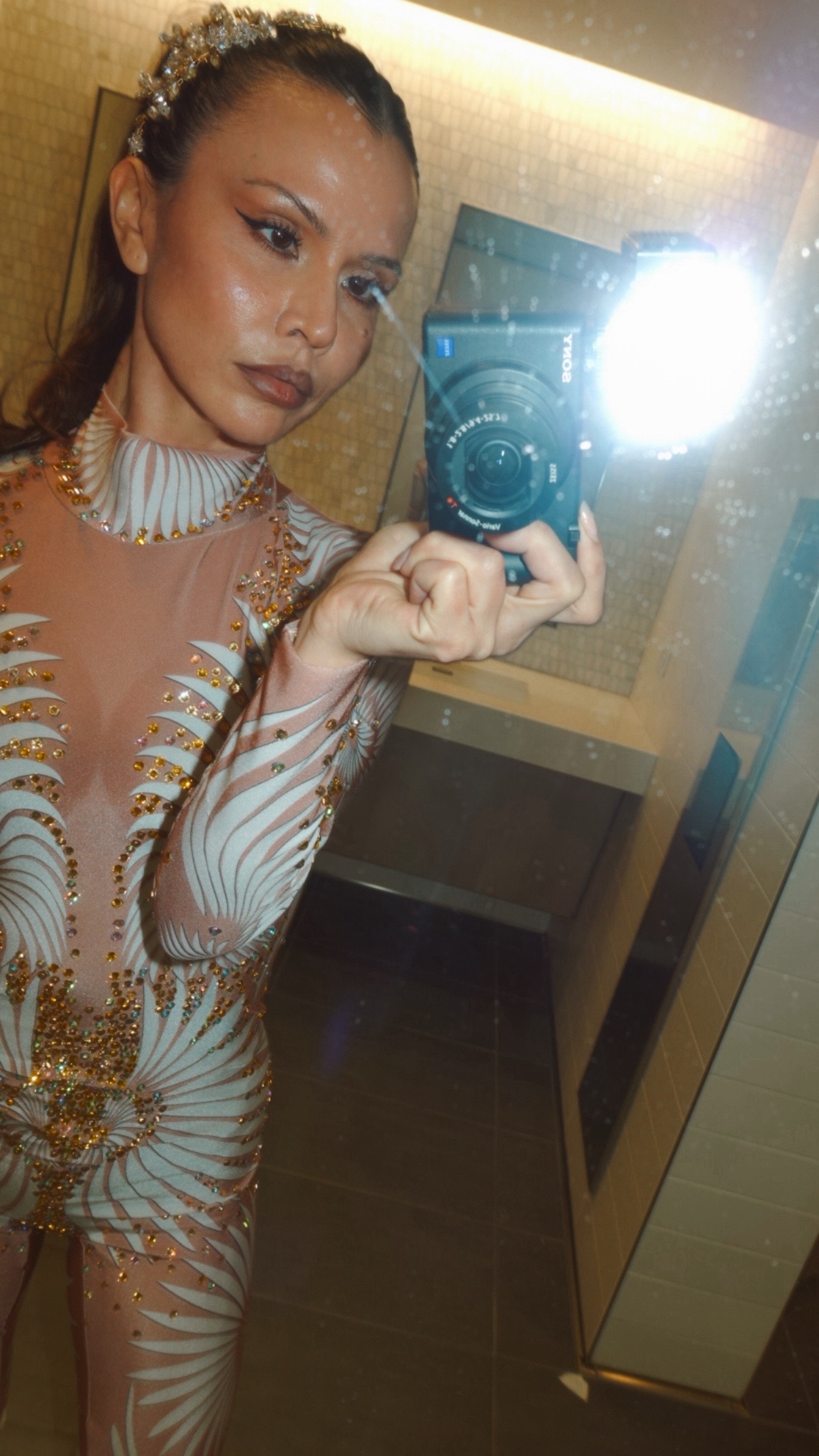 @L A U R A