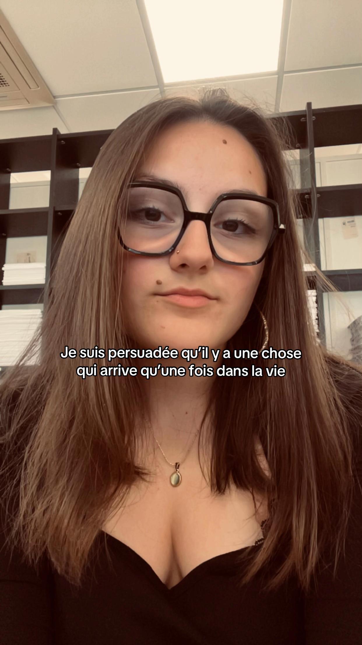 @chlo&eacute; 🌺
