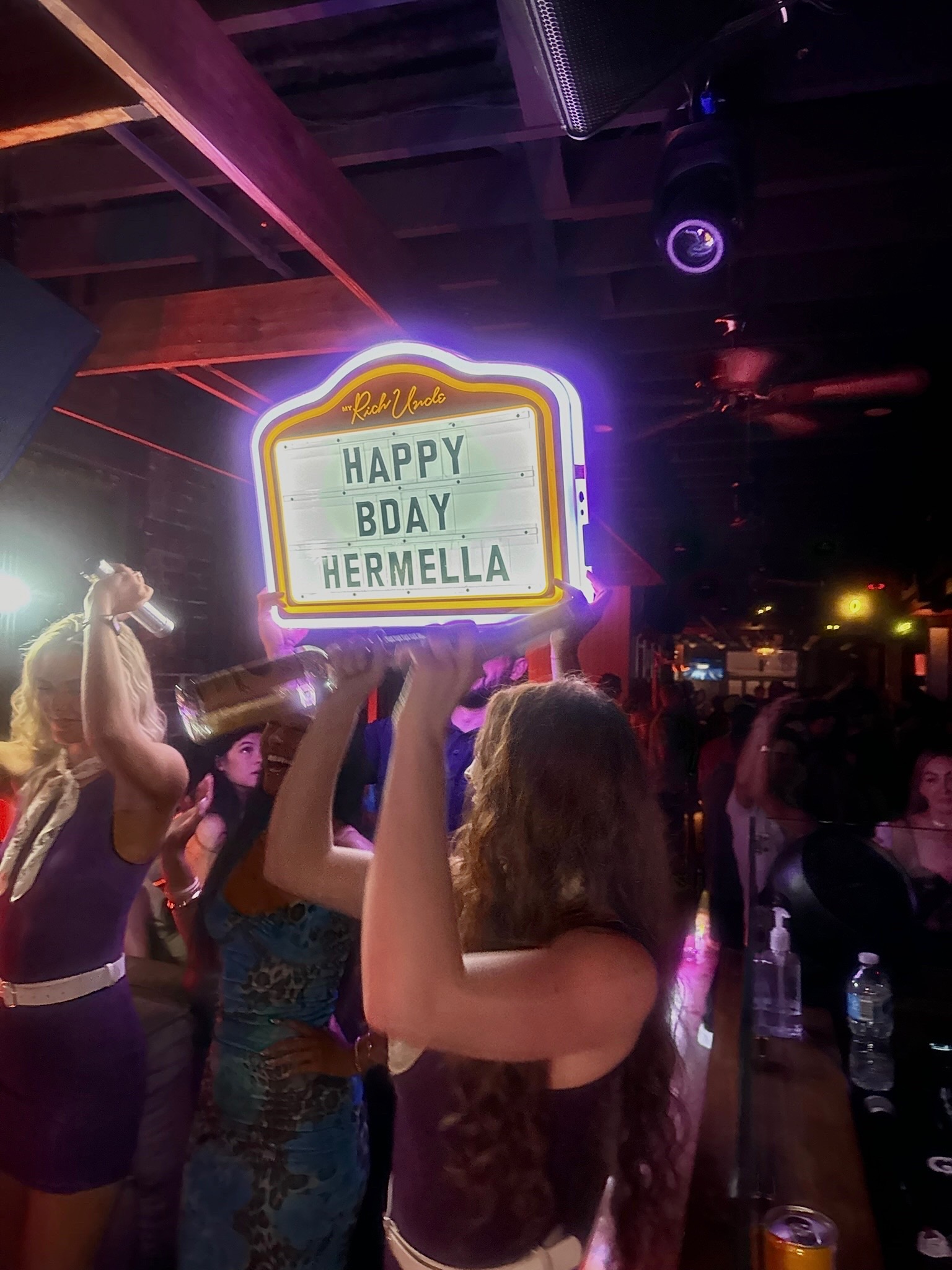 @Hermella