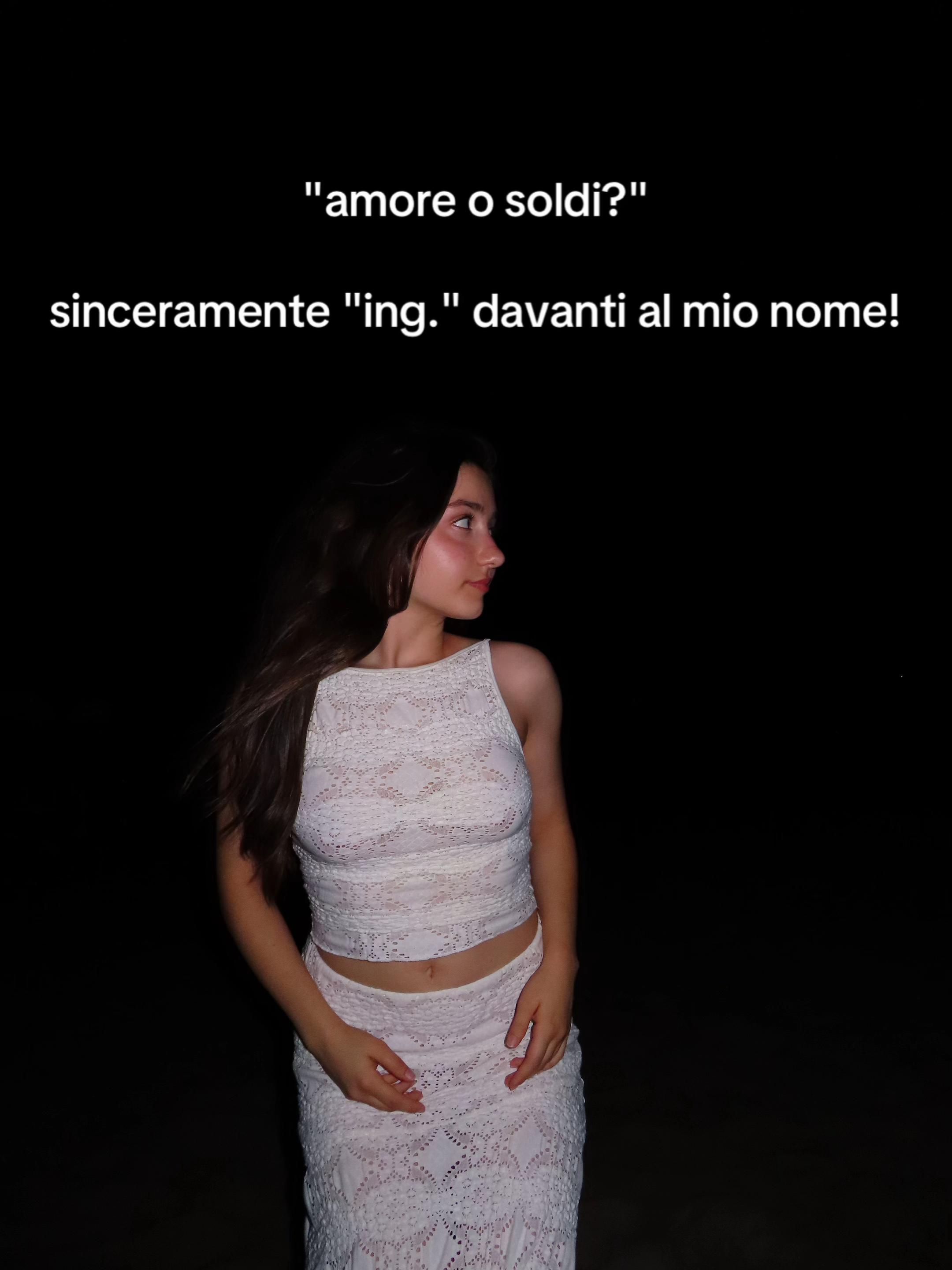 @rebeeee
