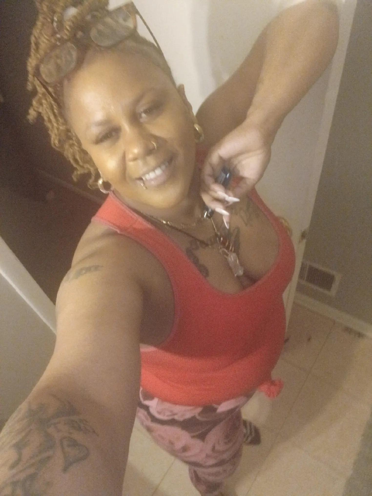 @(THE PRETTY PLUG ) UNEEK