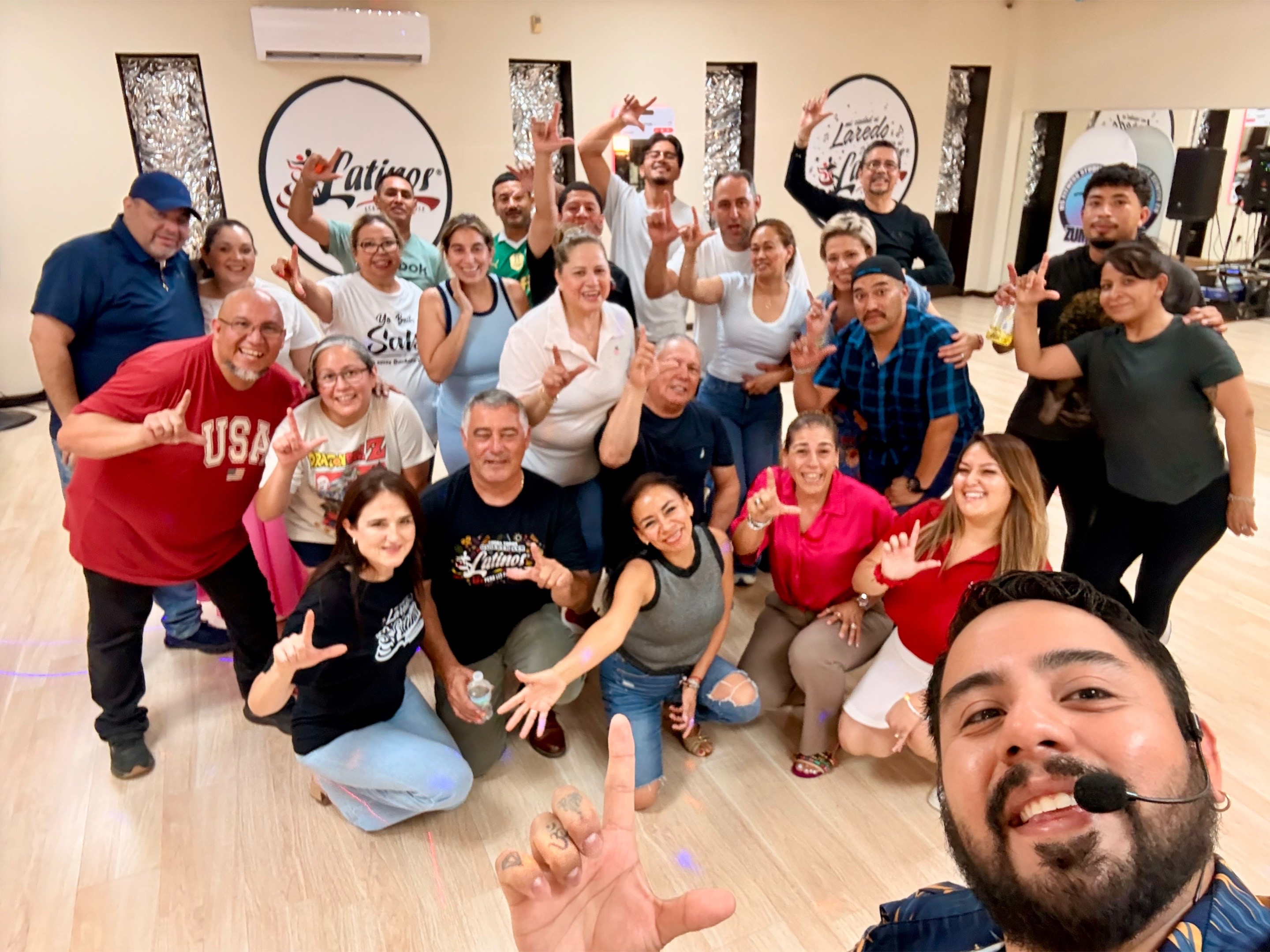 @Latinos Academia de Baile