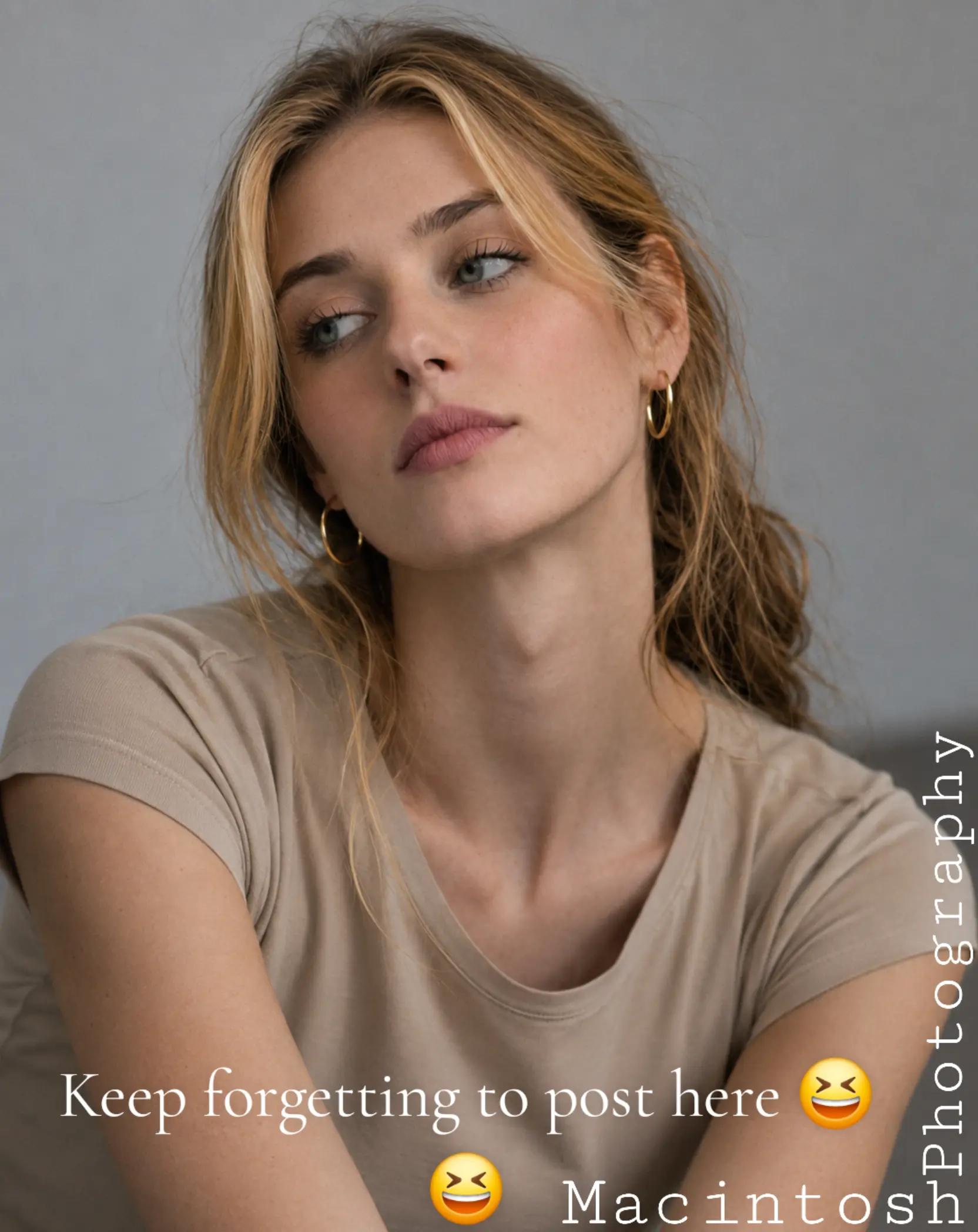@Female_Neck_Appreciation
