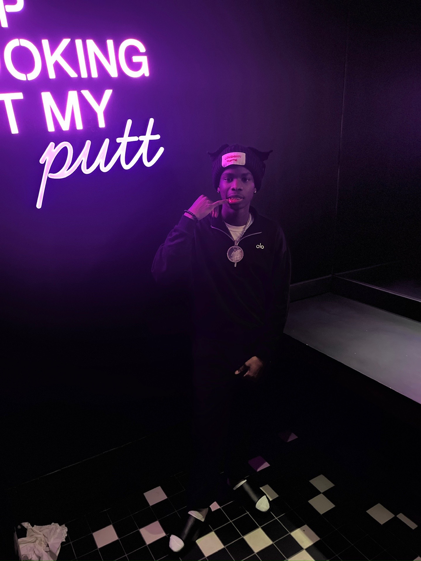 @J9