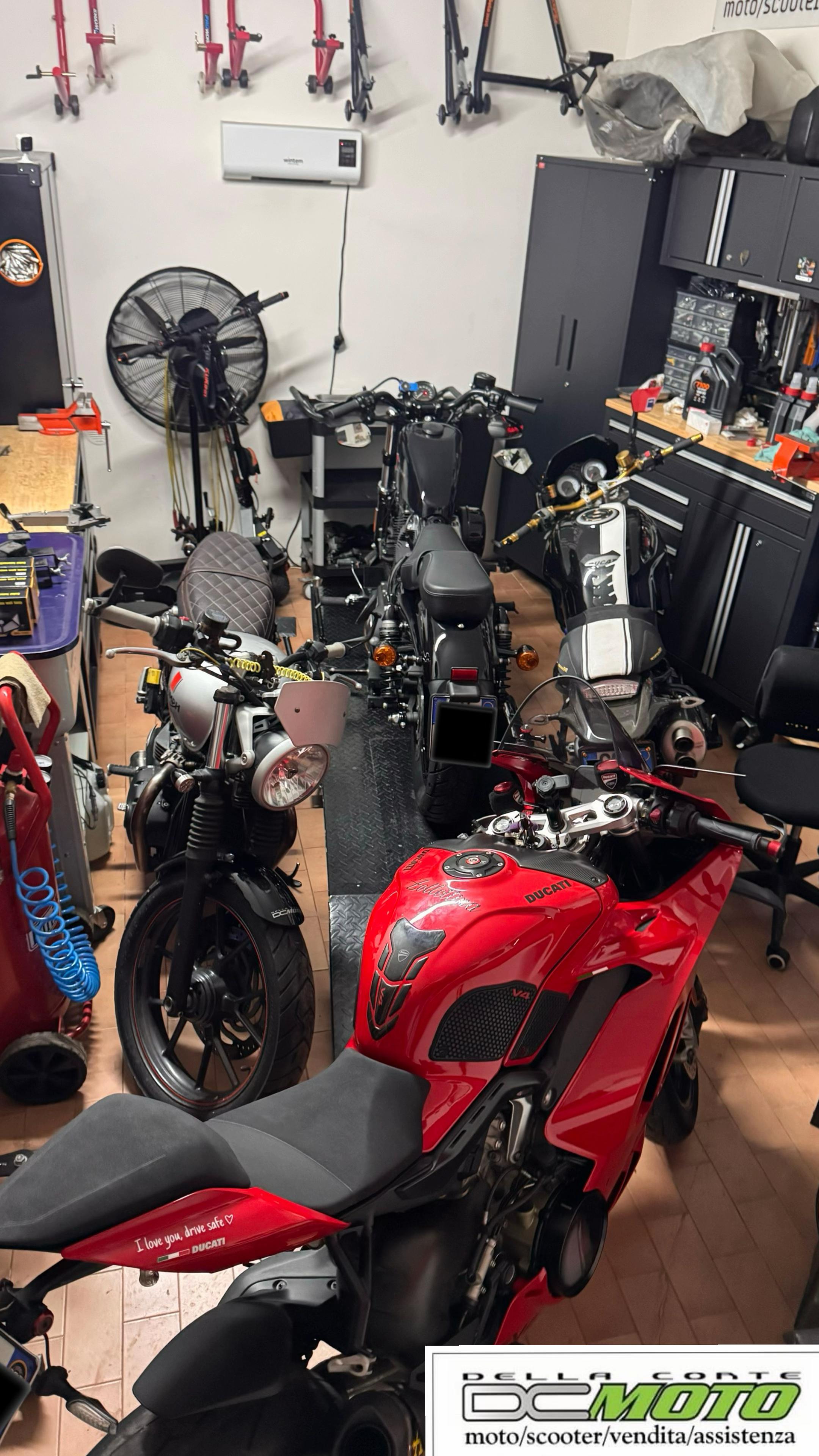 @Alessandro Della Corte Moto