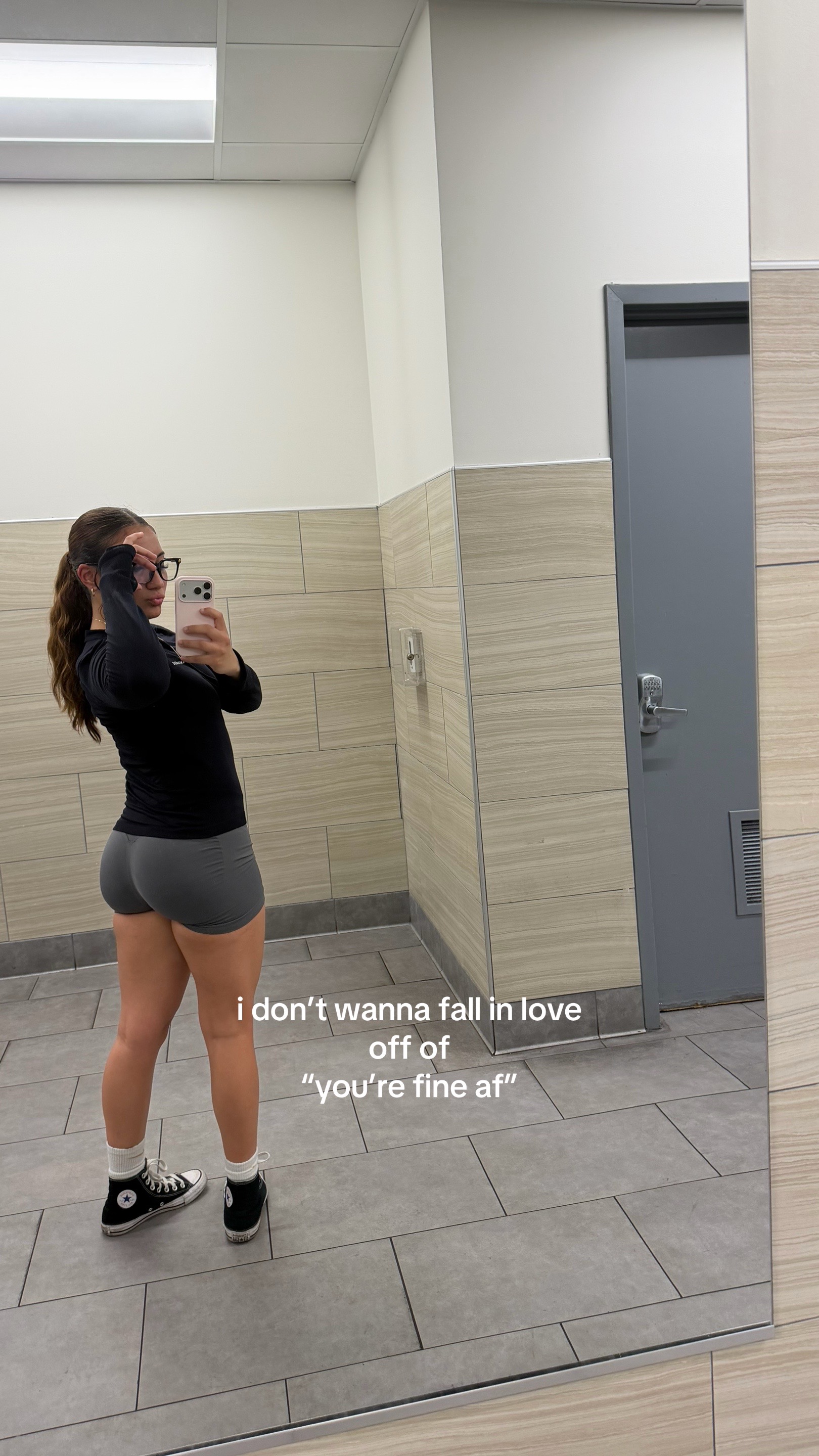 @⃟