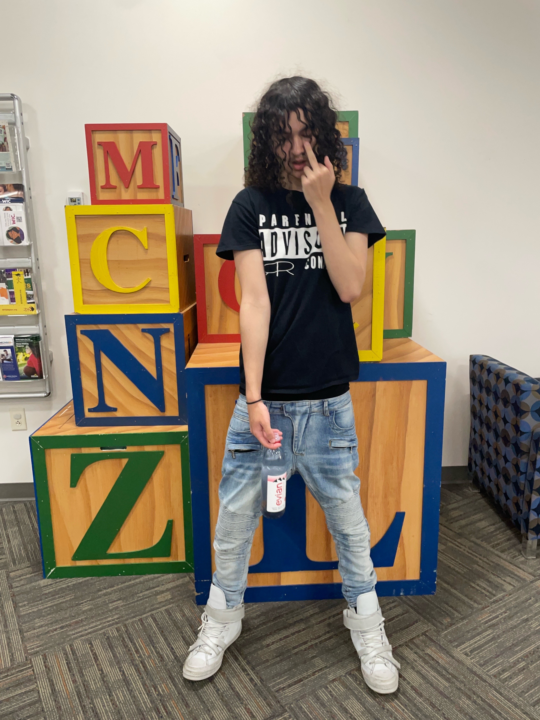 @Thraxr