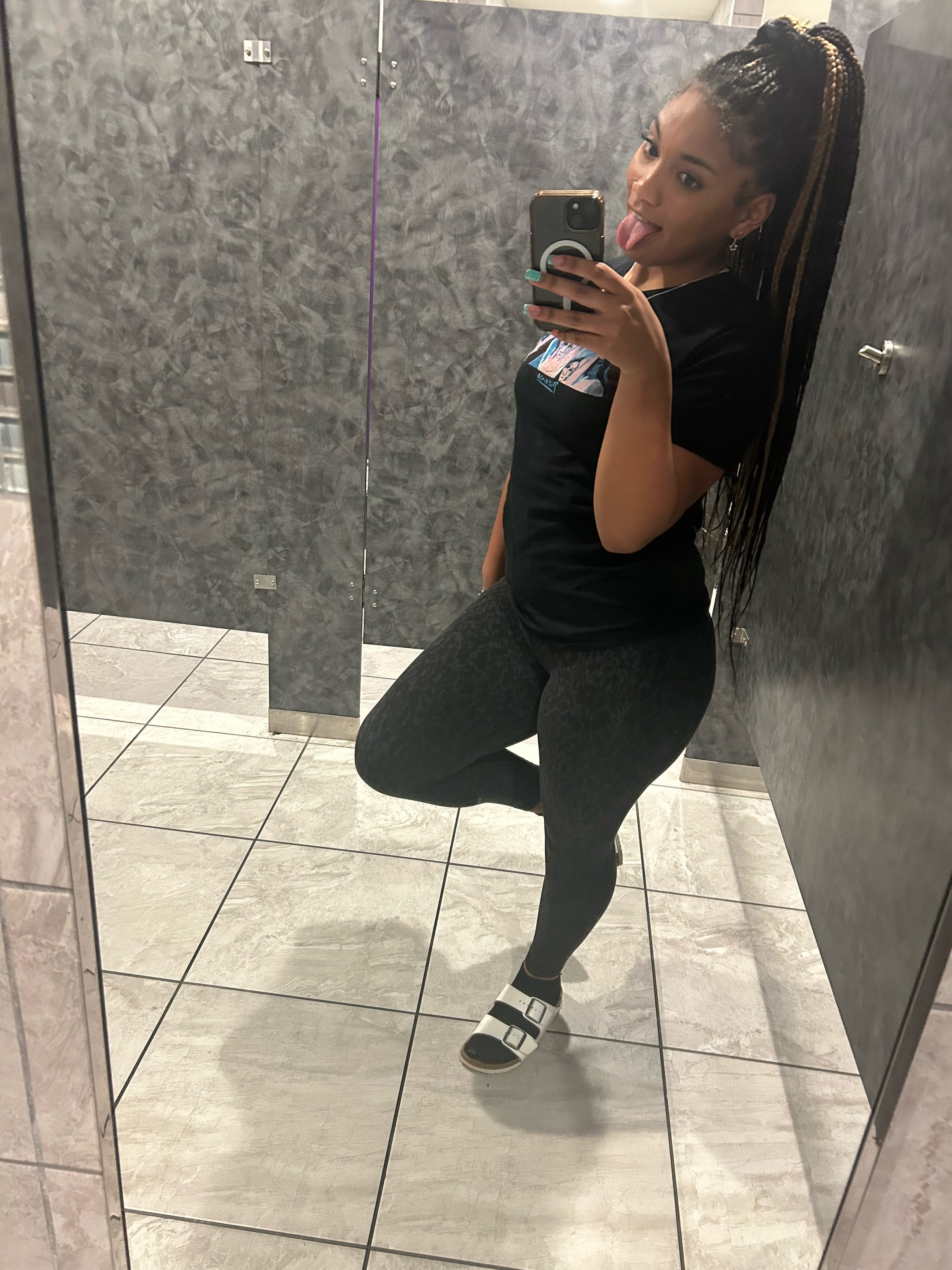 @theyluv_.kira
