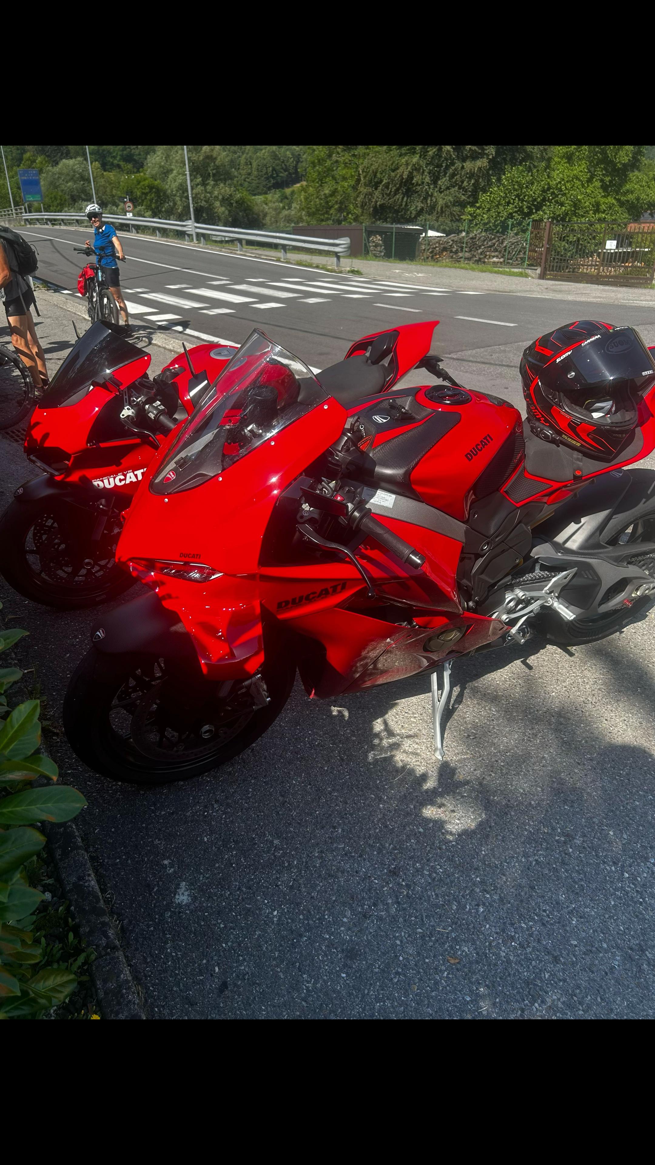 @❤️Ducati in love❤️🖤💙