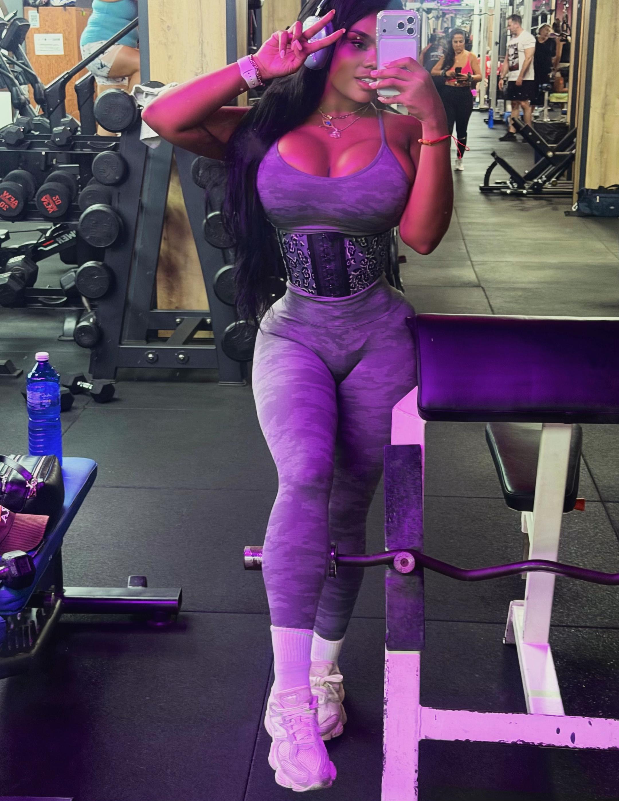 @Rihanna miller vzla