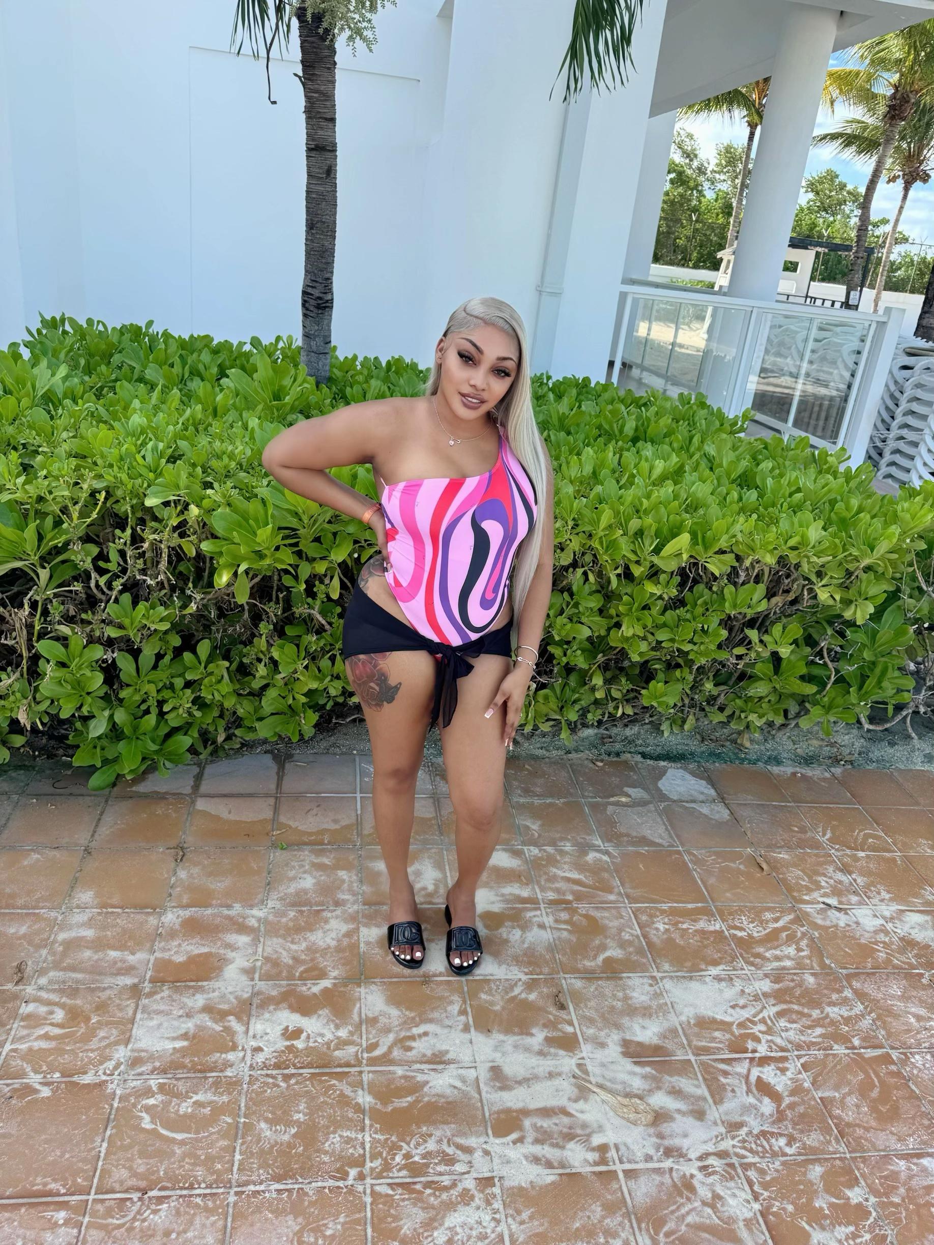 @islandgirl_tomoye