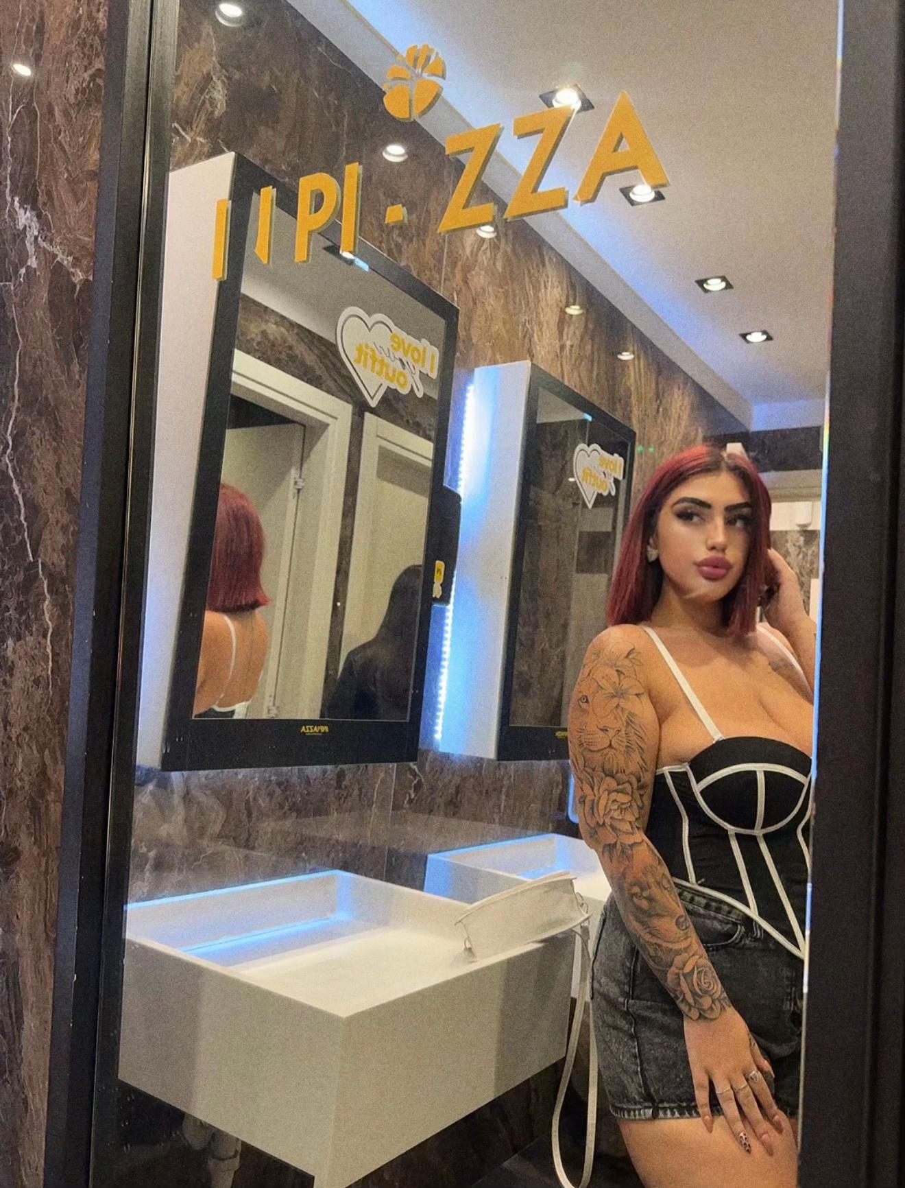 @_rosypetrone_