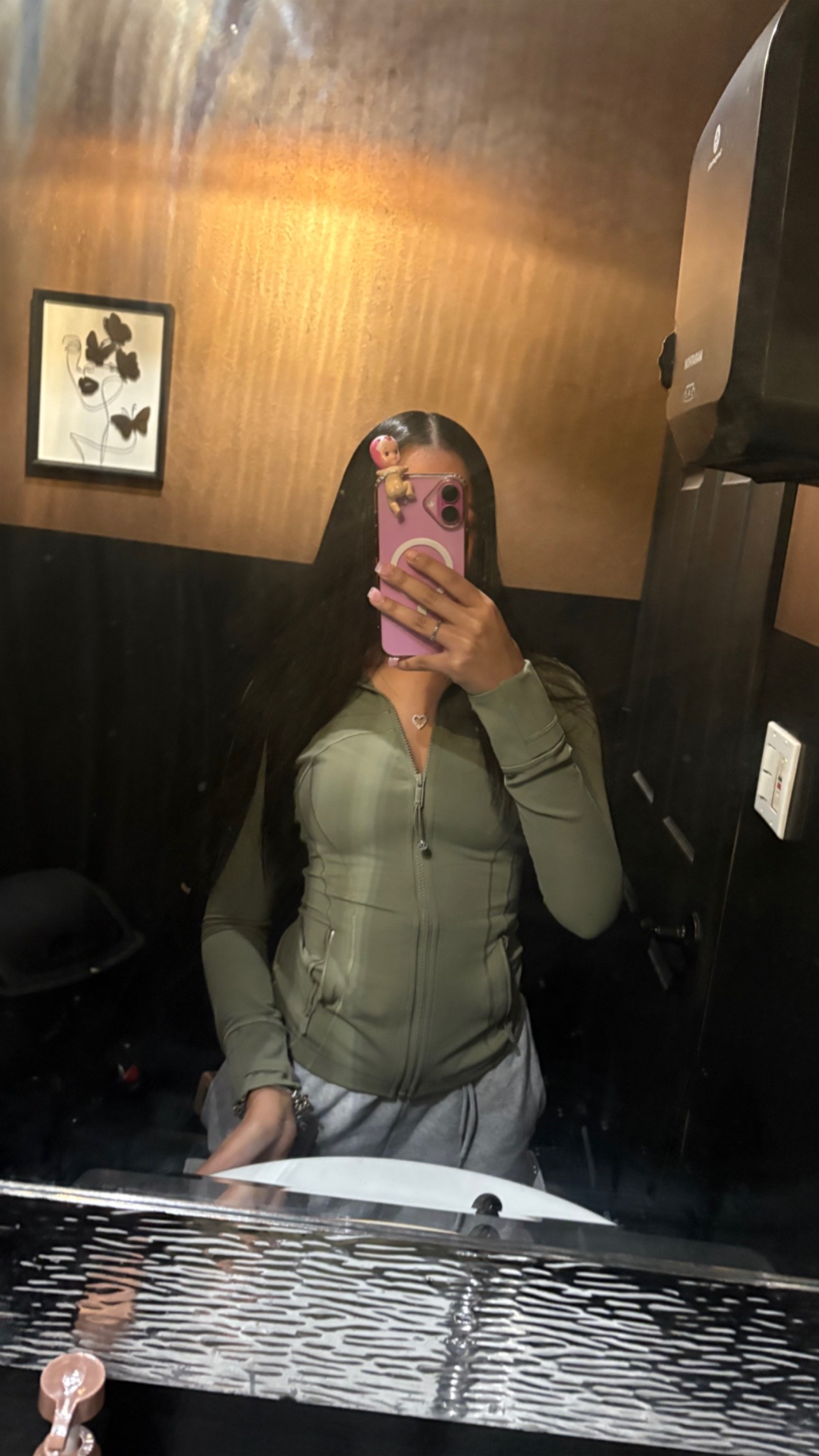 @nothisnotmalia