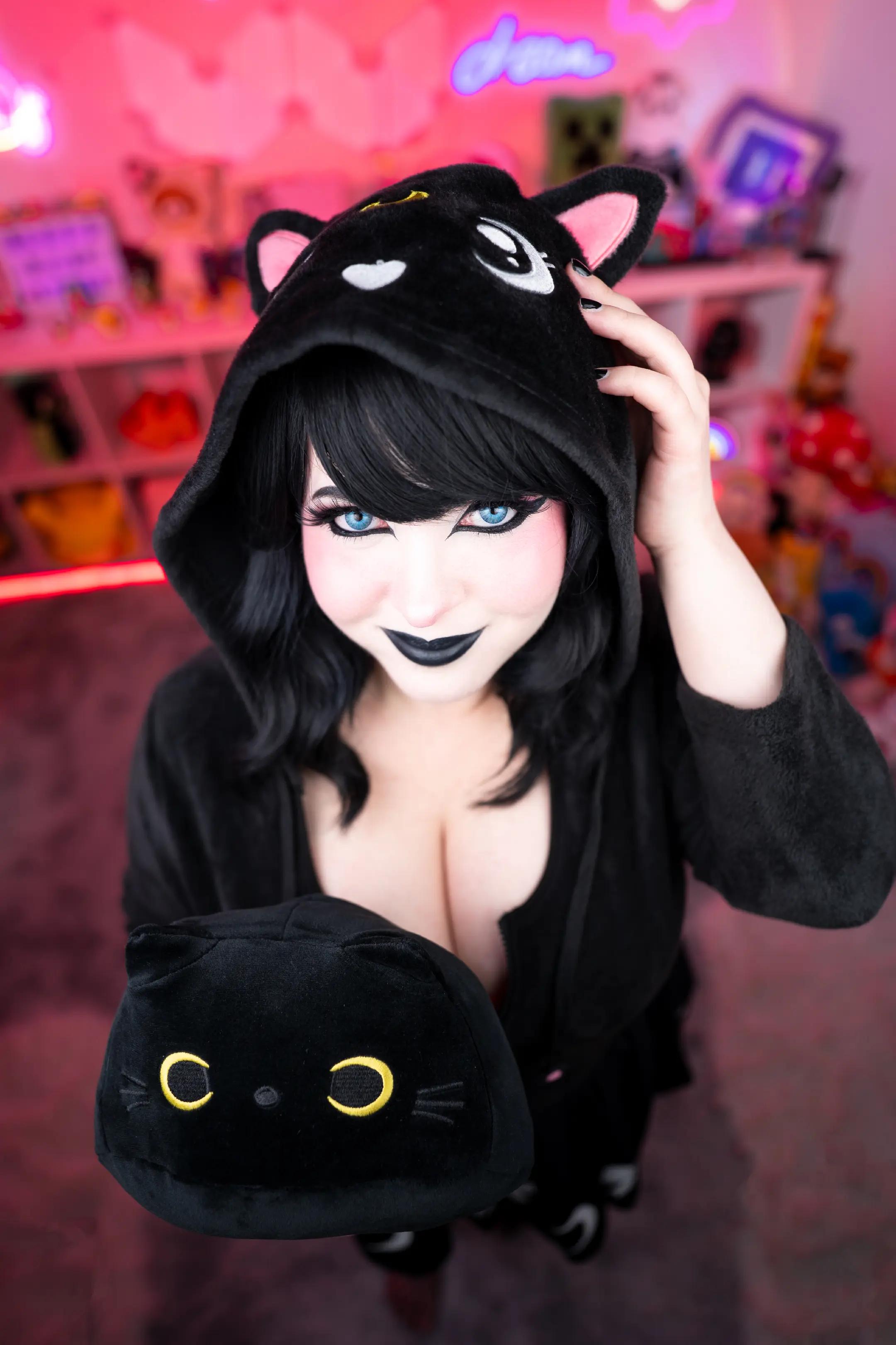 @🖤 Kitty 🖤