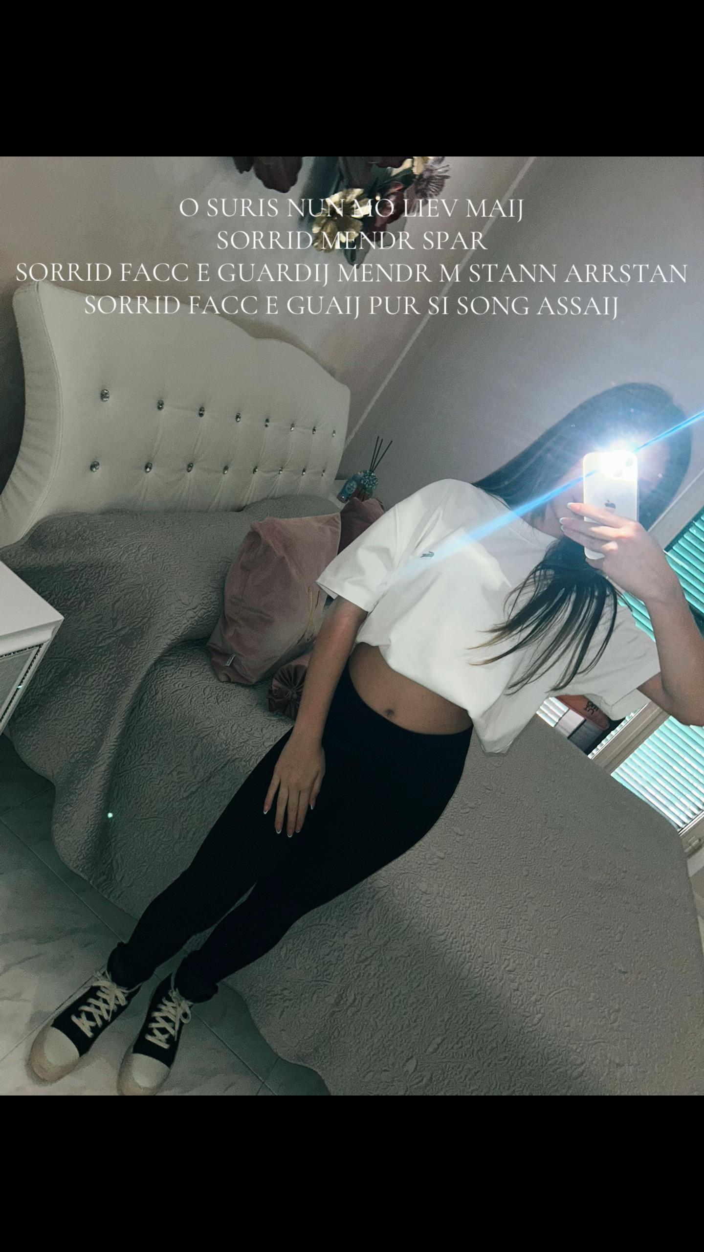 @𝐇