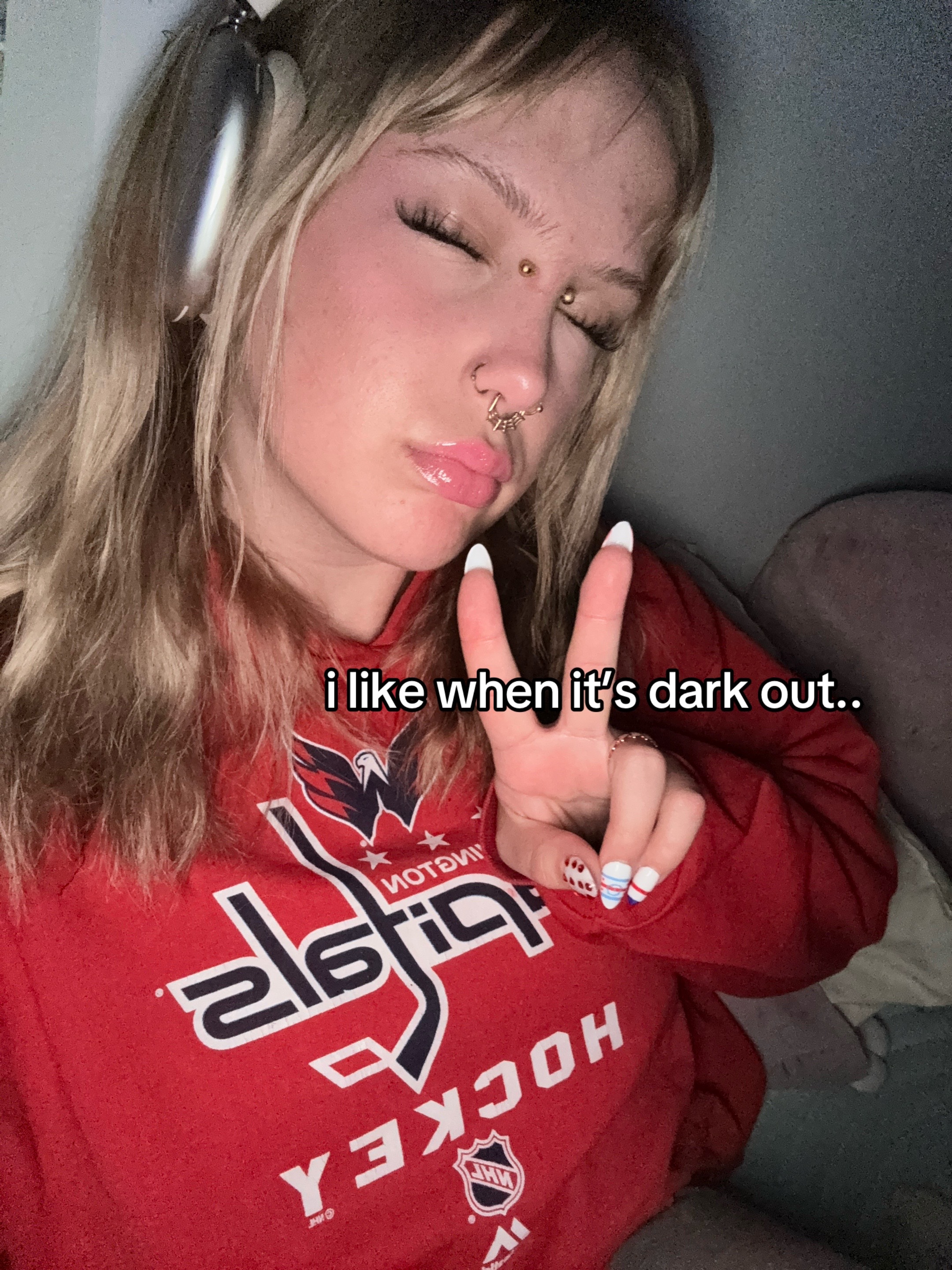 @Ellie🤍📚🏒