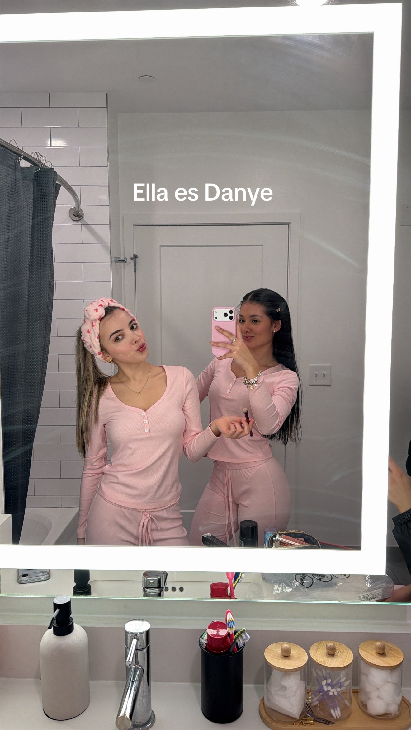 @Itsadelys