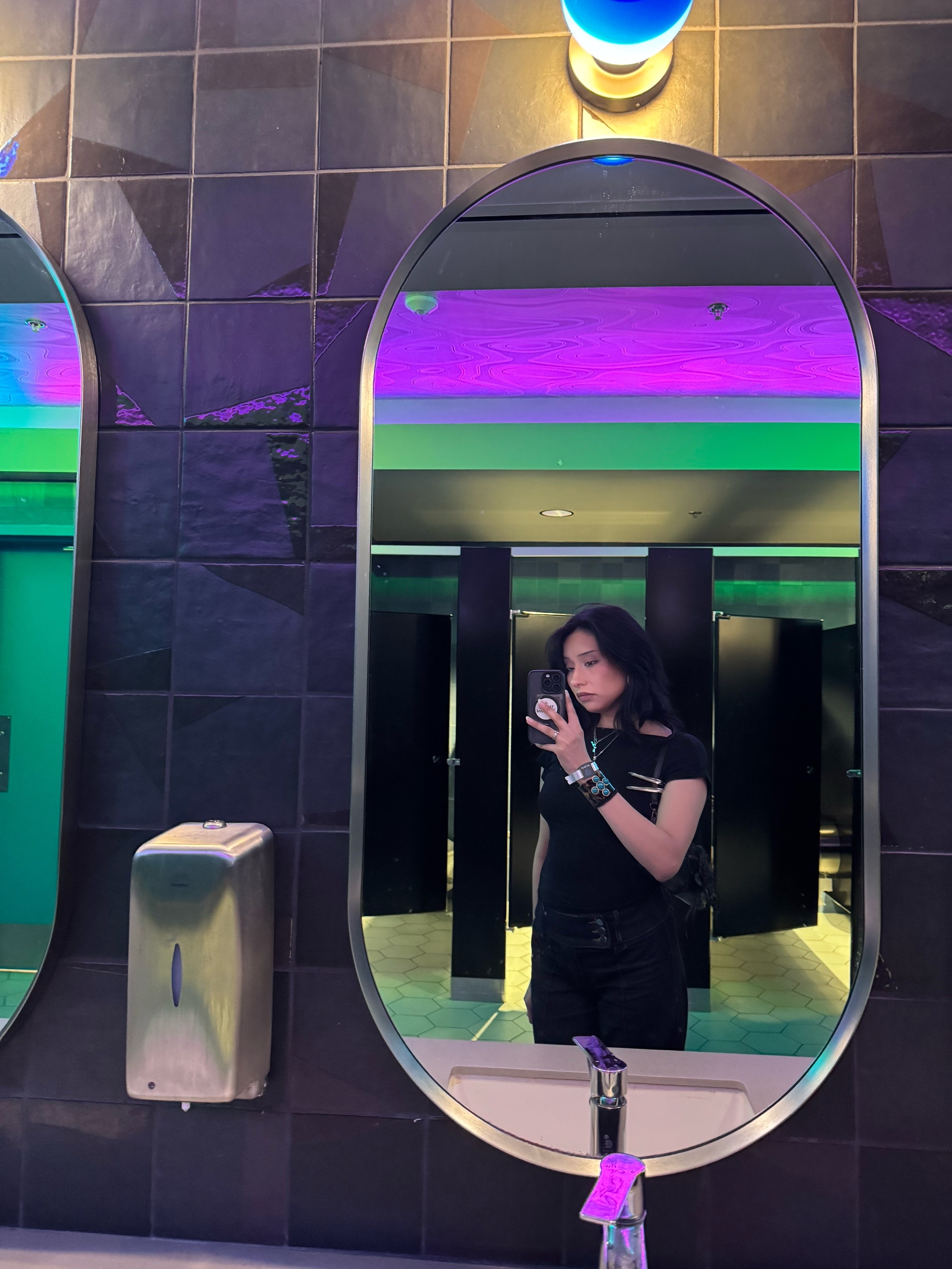 @ᵗʰⁱʳˢᵃ ˡᵉᵒⁿ 🤍