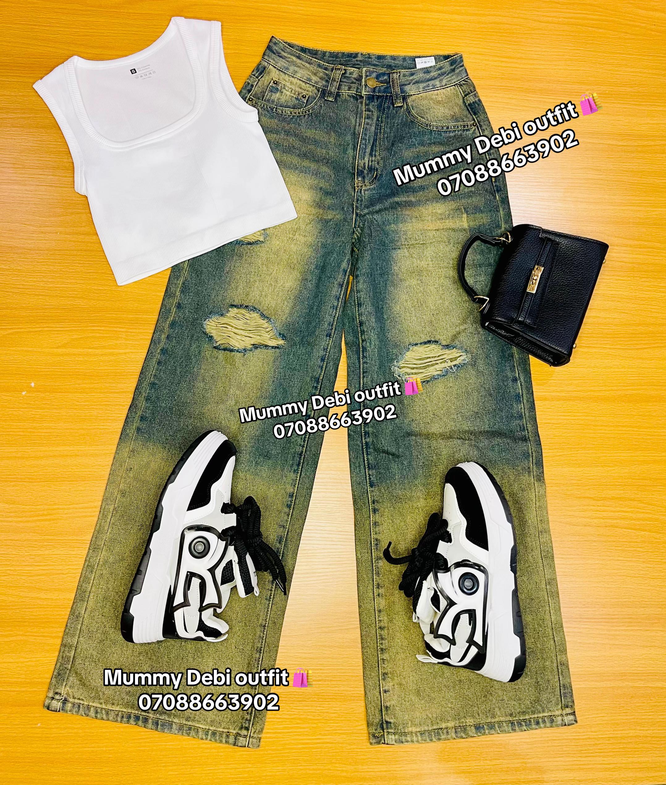 @Clothes vendor in Sapele 🛍️