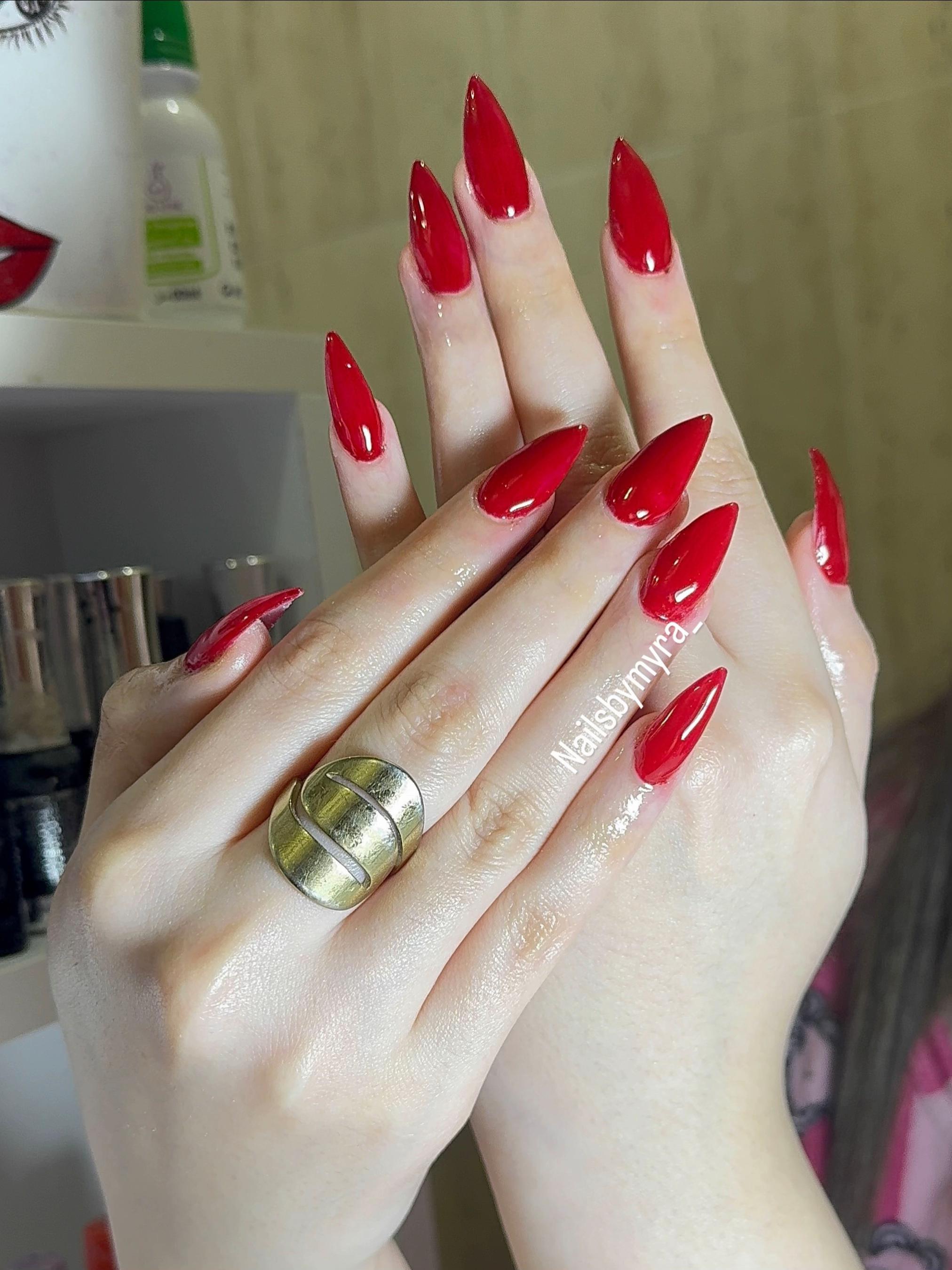 @Nailsbymyra_