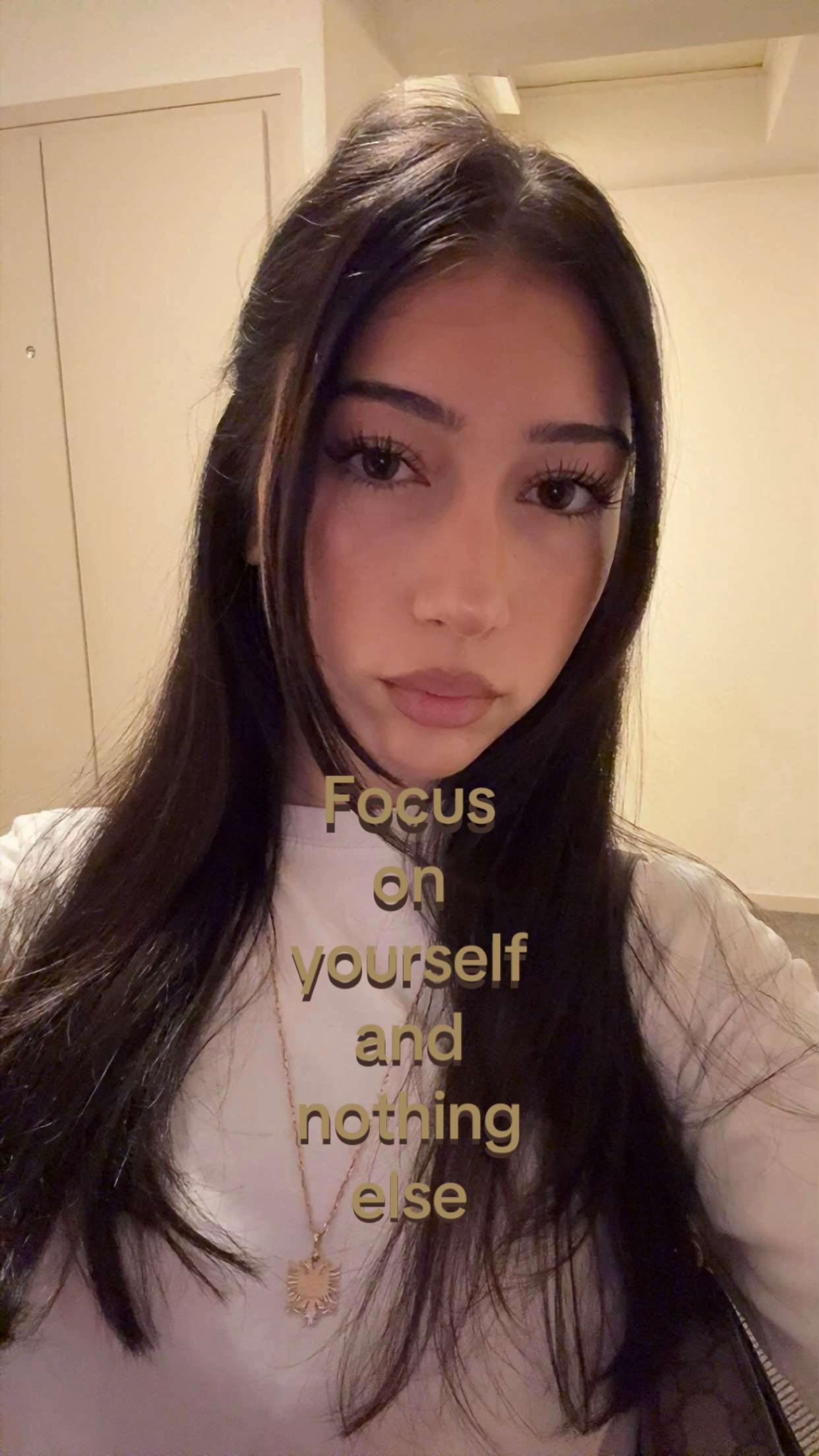 @Izabela🇦🇱