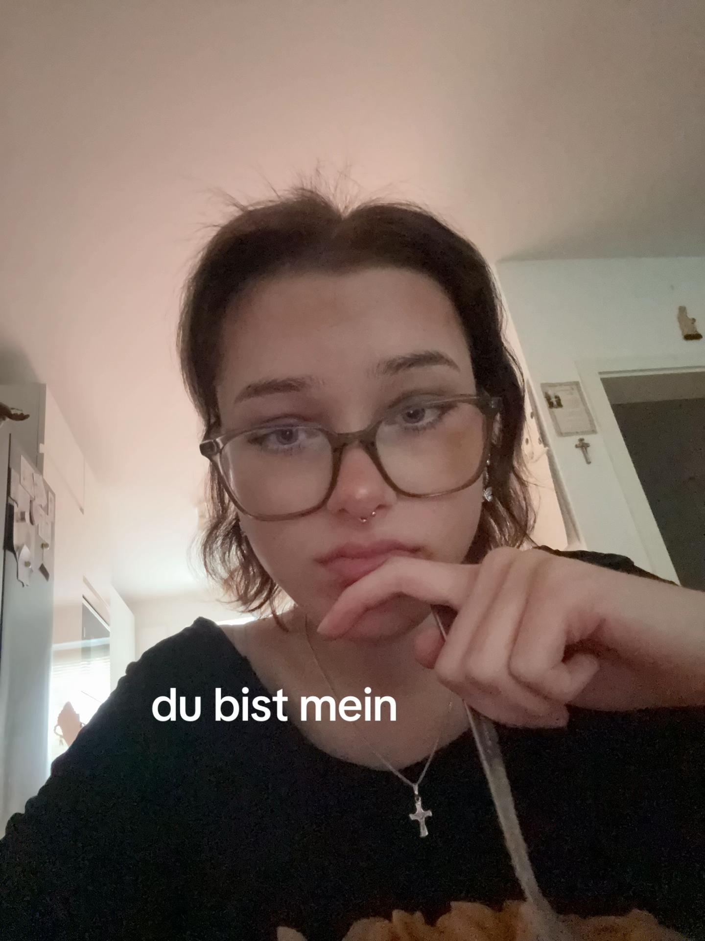 @￴