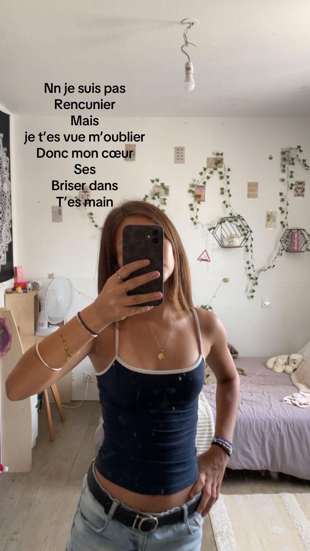 @𝐴 𝐿 𝐼 𝐶 𝐼 𝐴 🪭