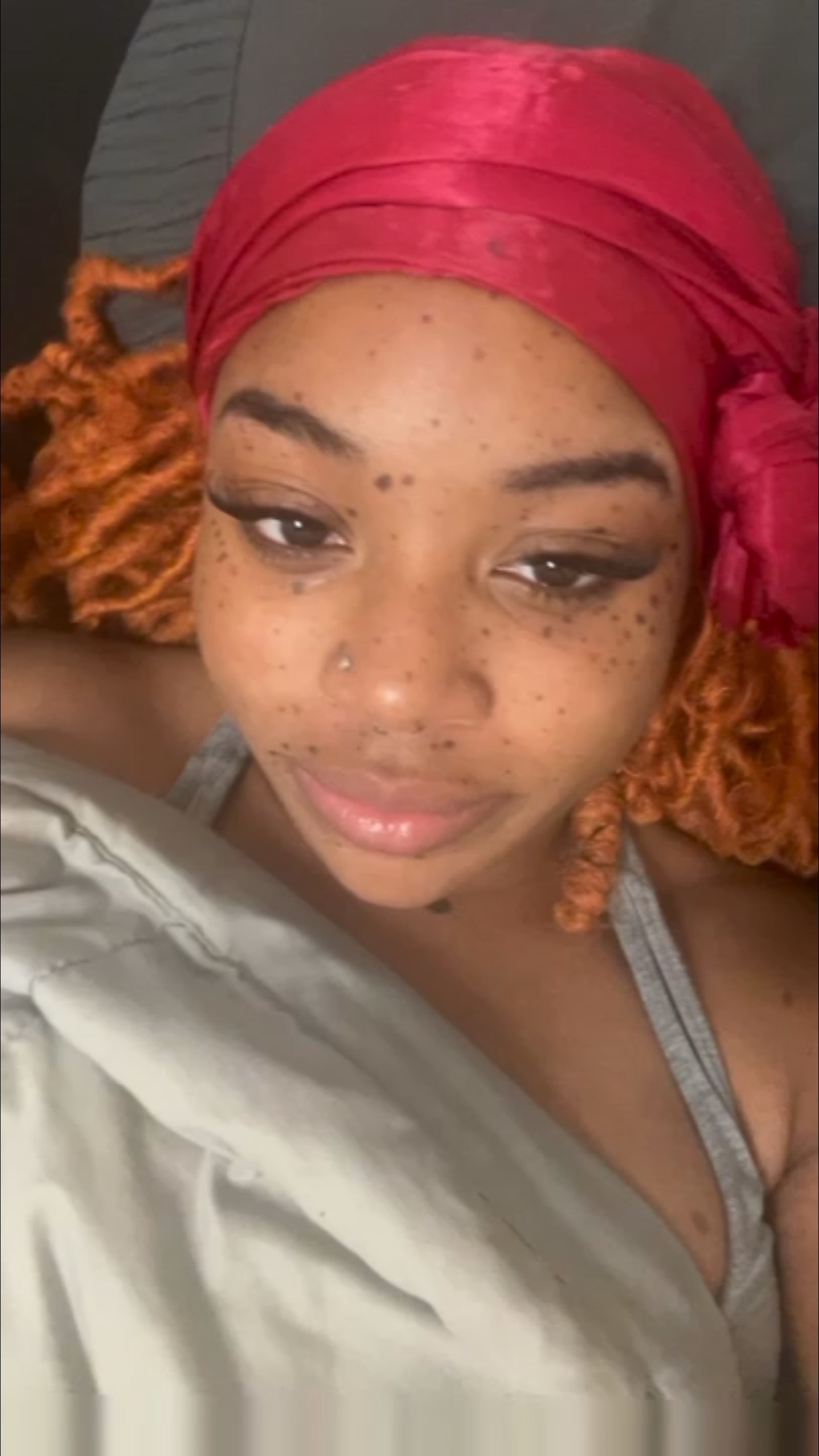 @👩🏽&zwj;🦰