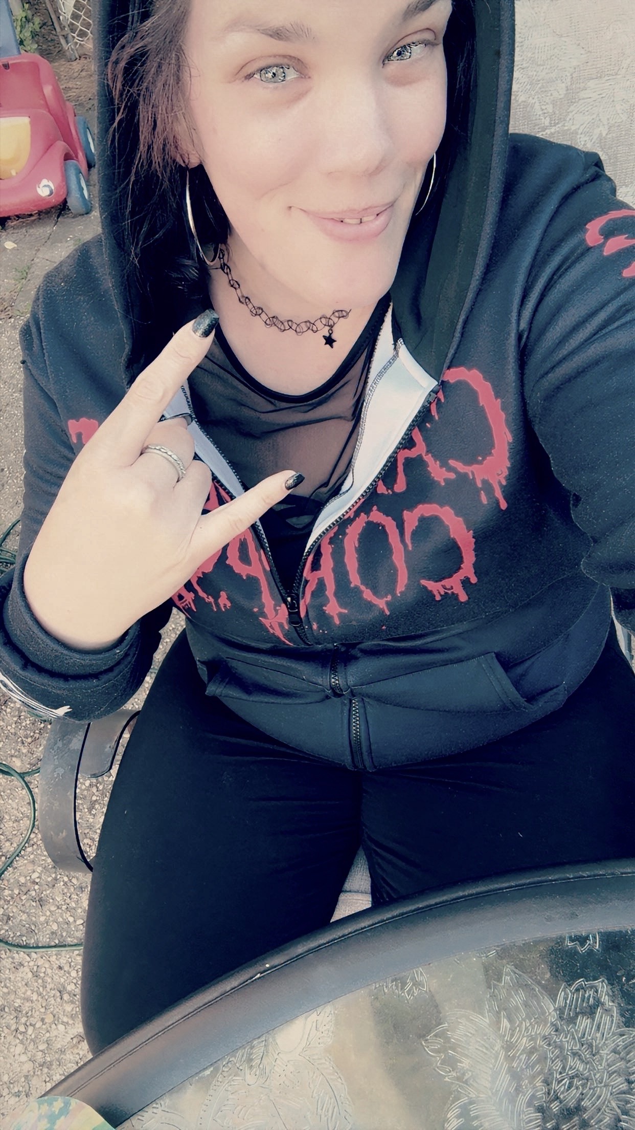@Chaos_And_Roses89