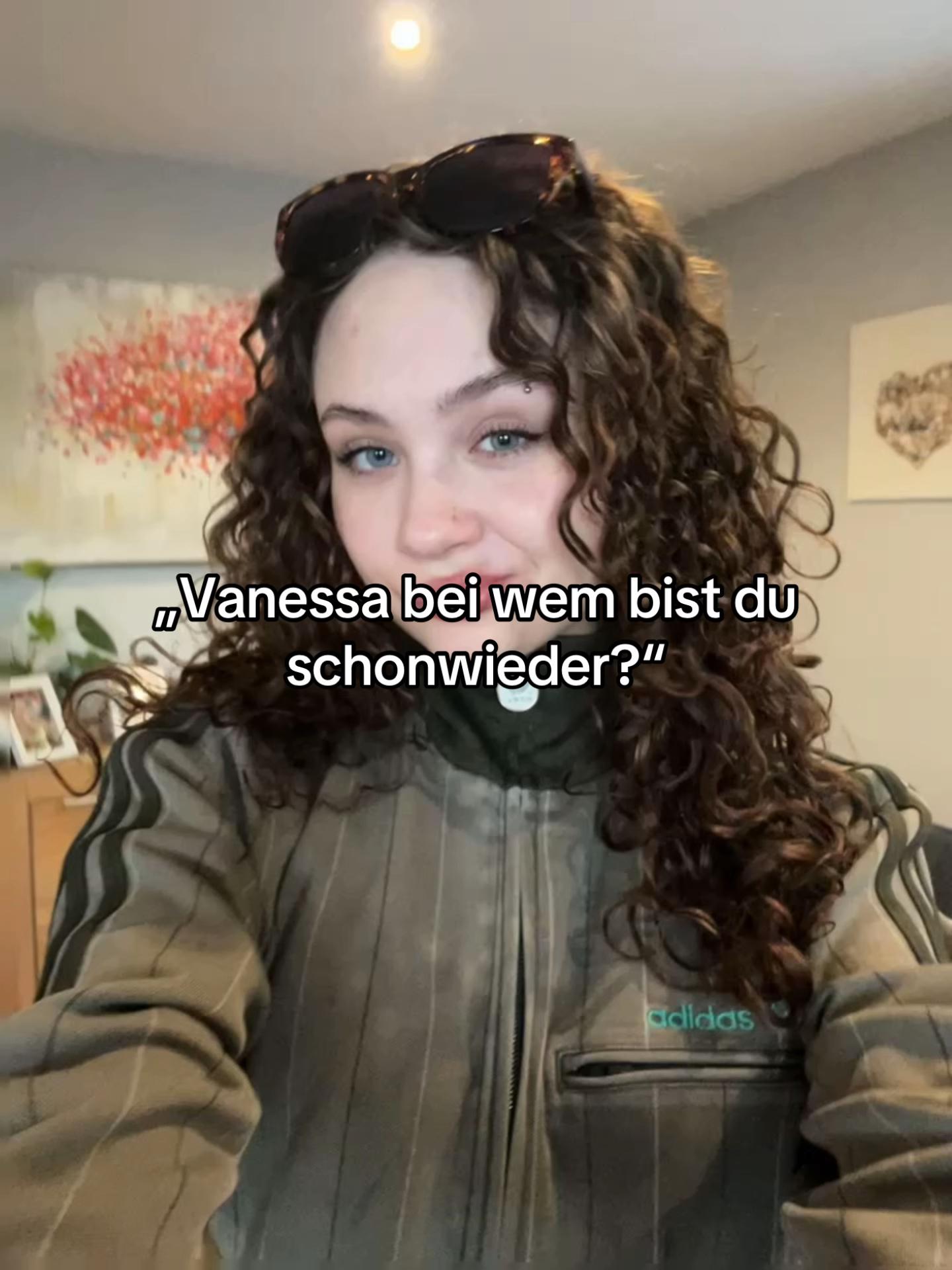 @vanessa_elly_