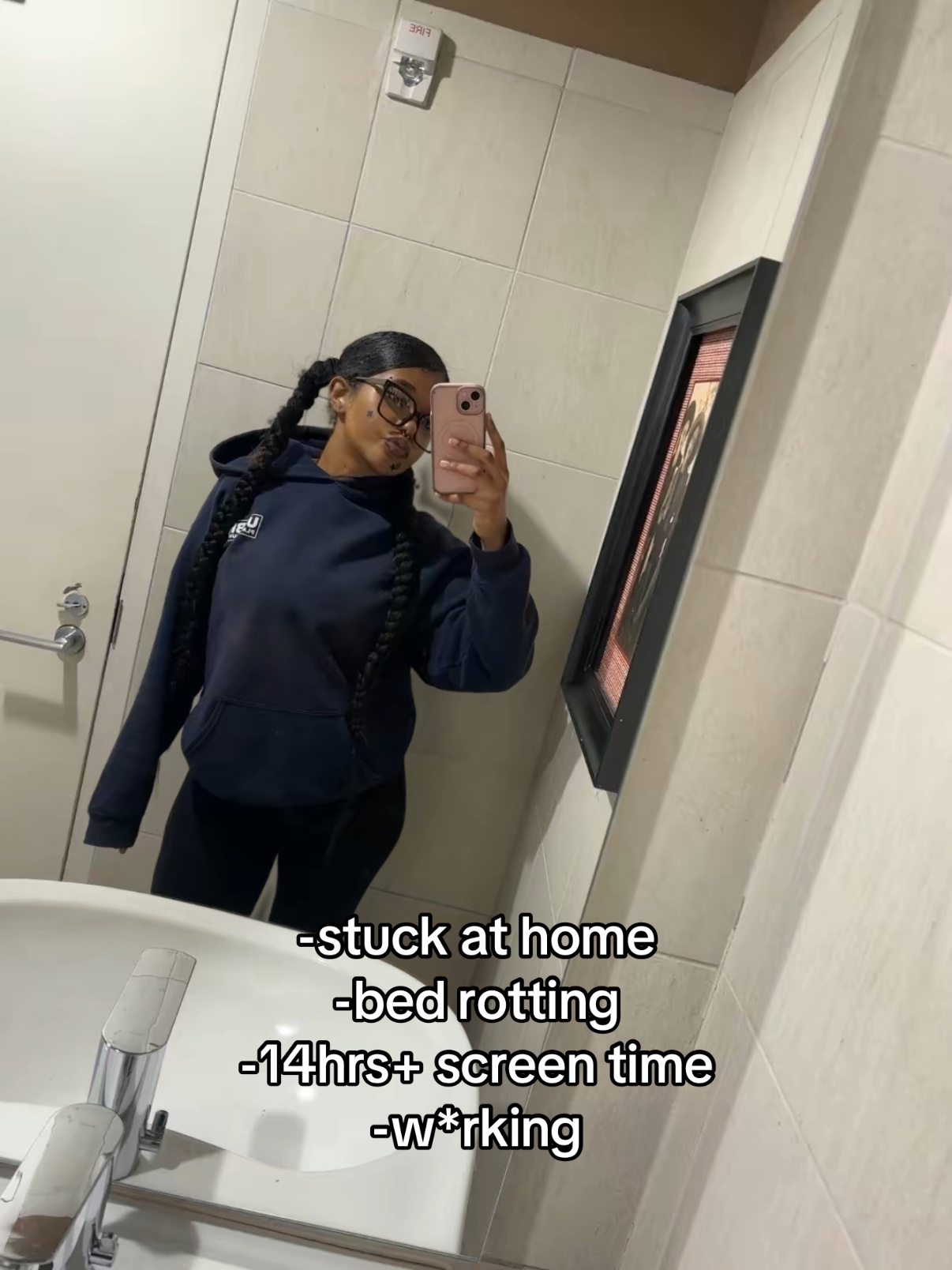 @nicolee