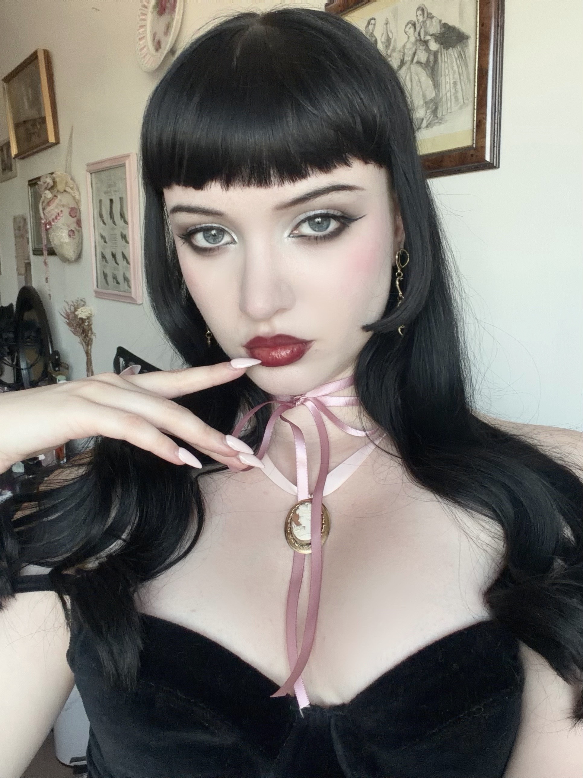 @madamemourning
