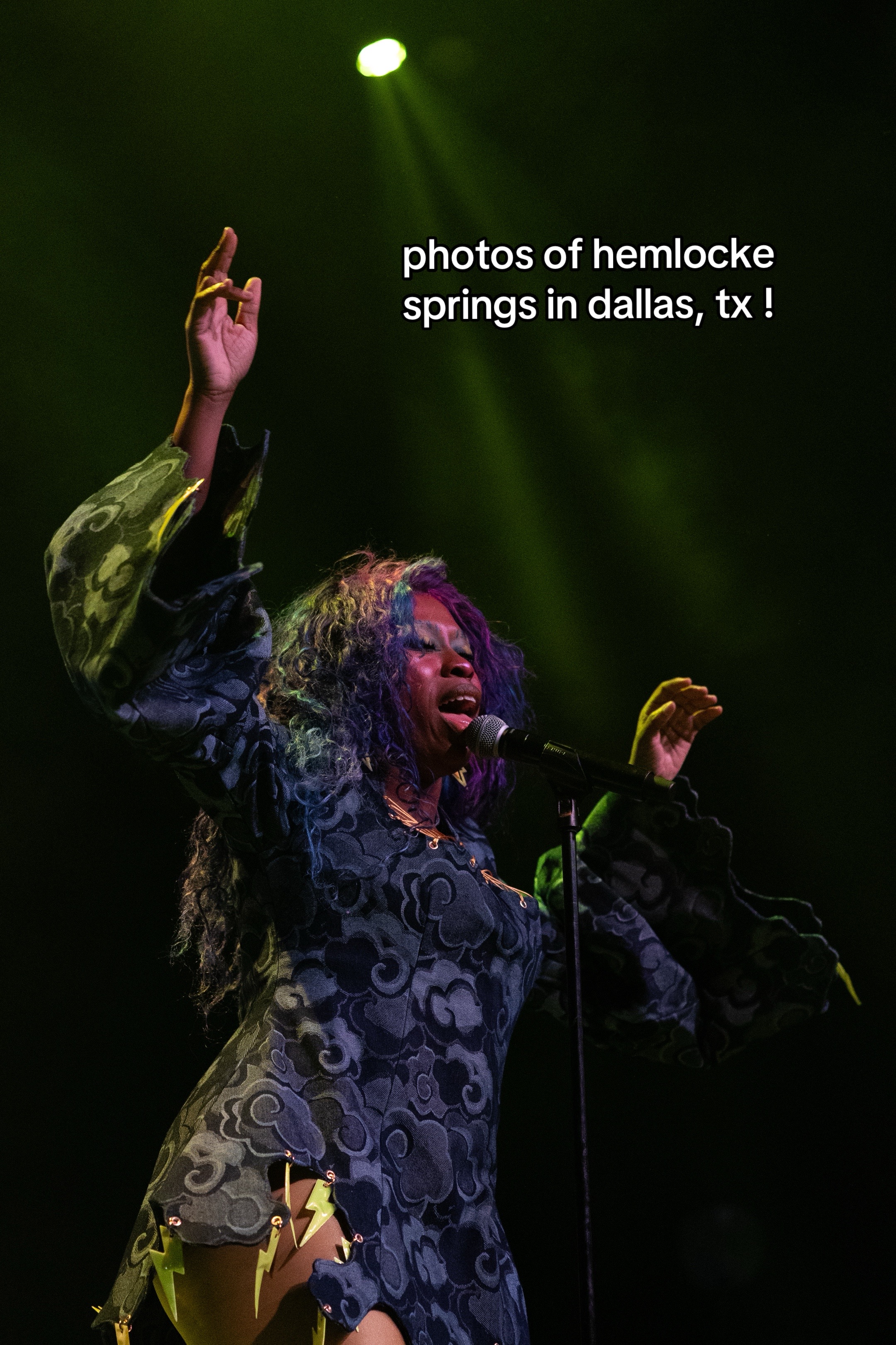 @claire | live music photog