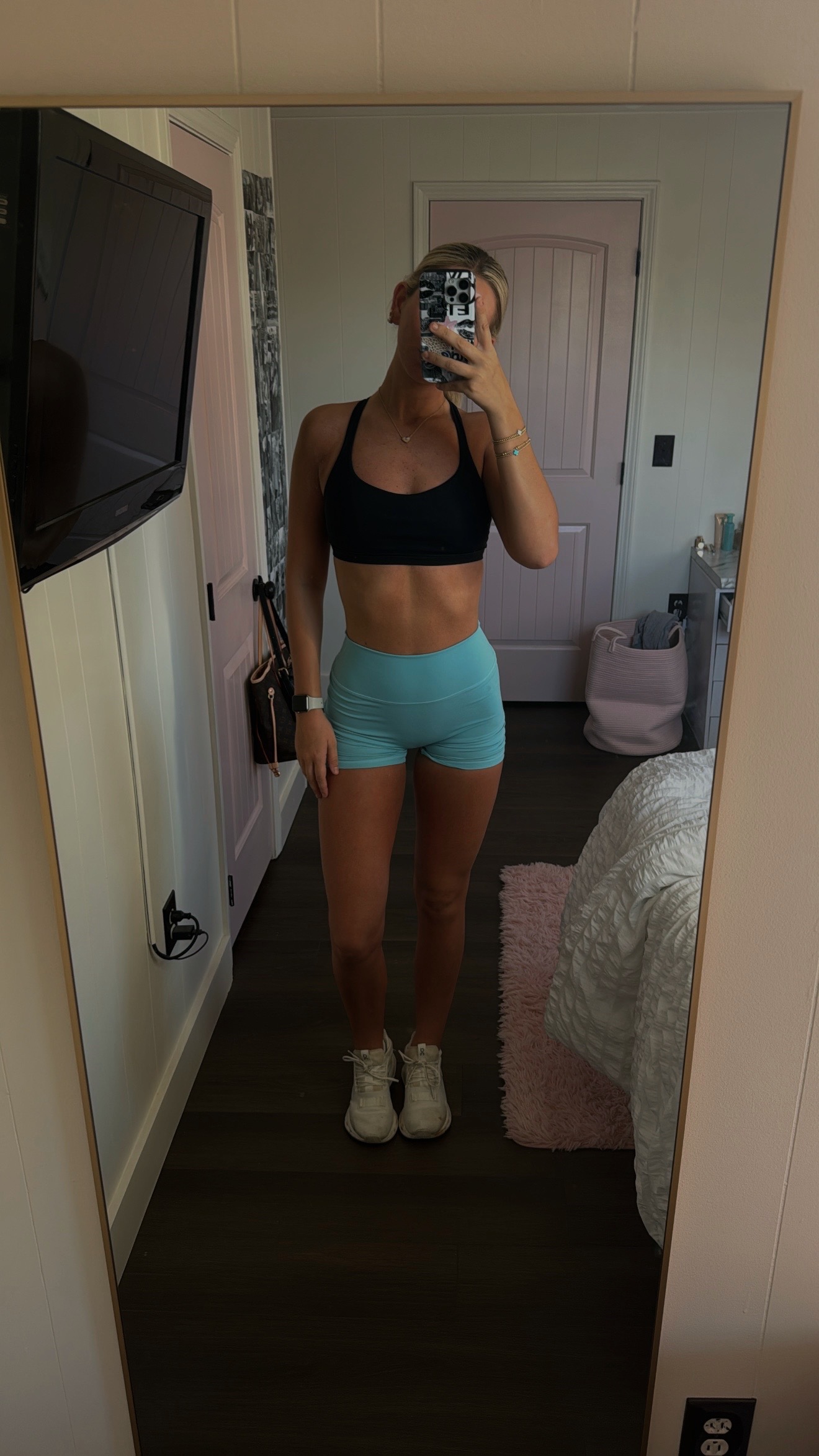 @ISABELLA