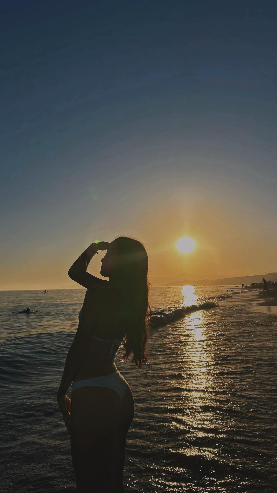 @𝓐𝓷𝓪
